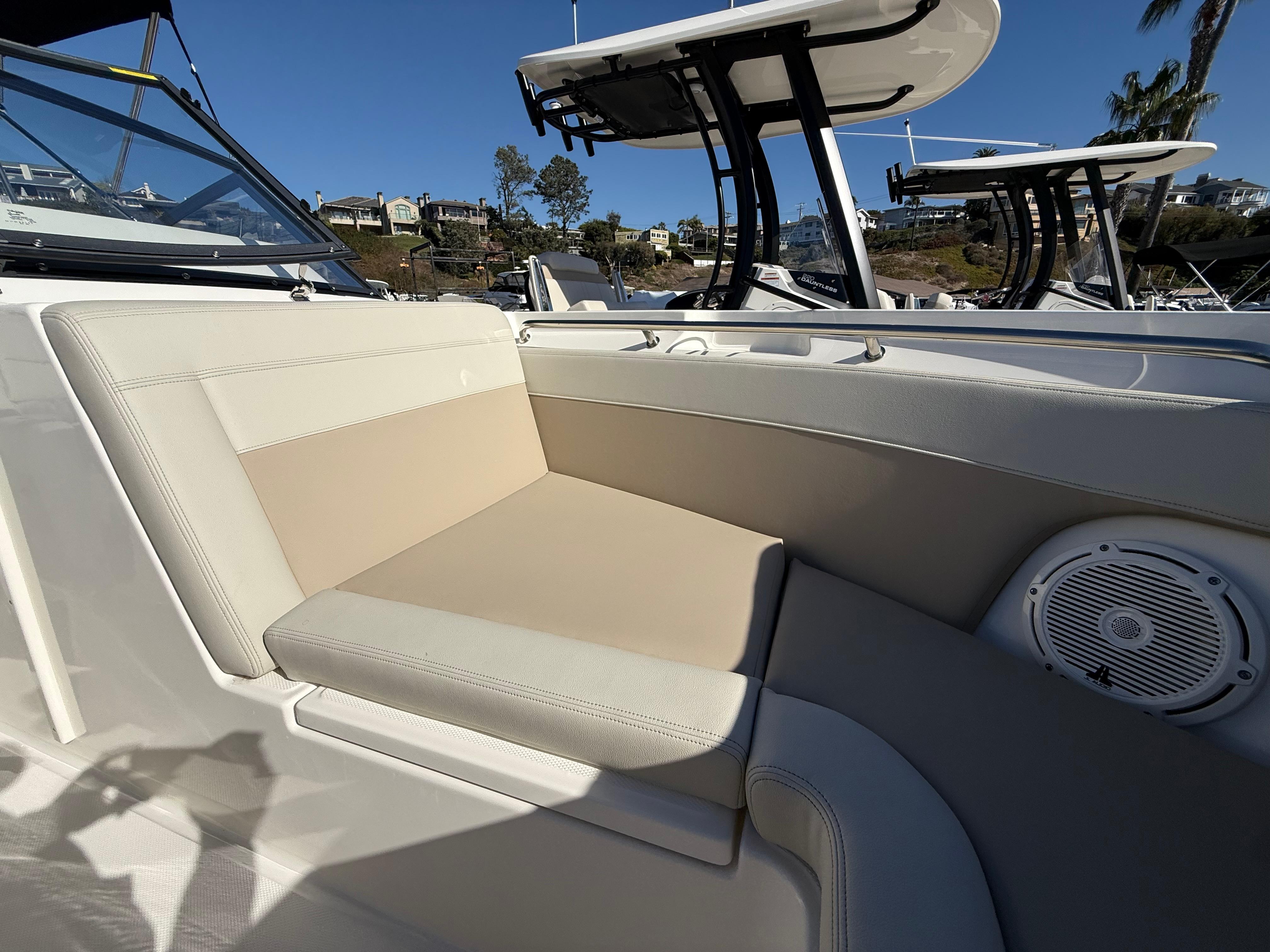 2025 Boston Whaler 210 Vantage #BW0520J inventory image at Sun Country Marine Group, Newport Beach 2025 Boston Whaler 210 Vantage #BW0520J inventory image at Sun Country Marine Group, Newport Beach