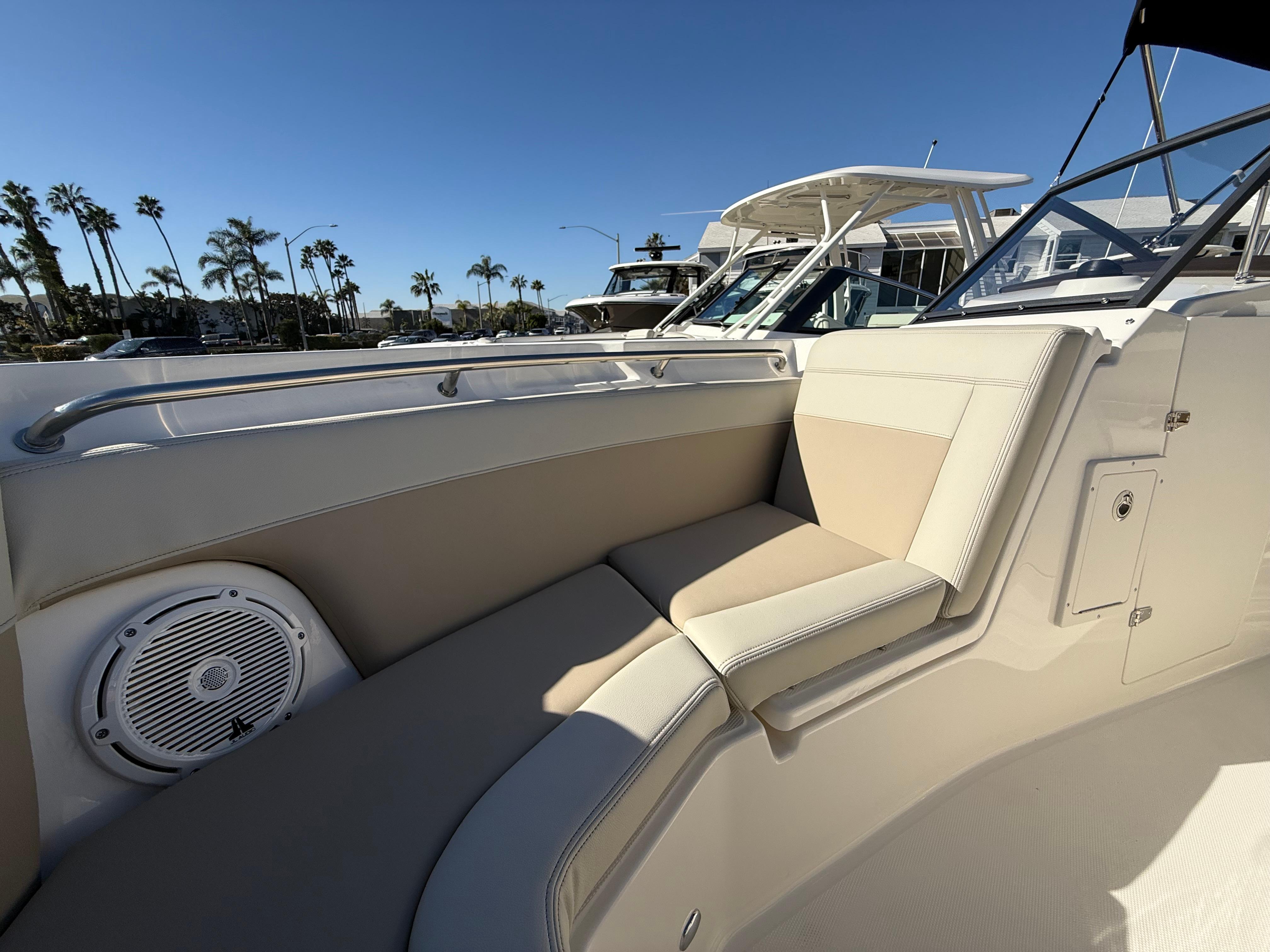 2025 Boston Whaler 210 Vantage #BW0520J inventory image at Sun Country Marine Group, Newport Beach 2025 Boston Whaler 210 Vantage #BW0520J inventory image at Sun Country Marine Group, Newport Beach
