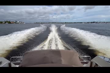 Marquis 500 Sport Yacht video