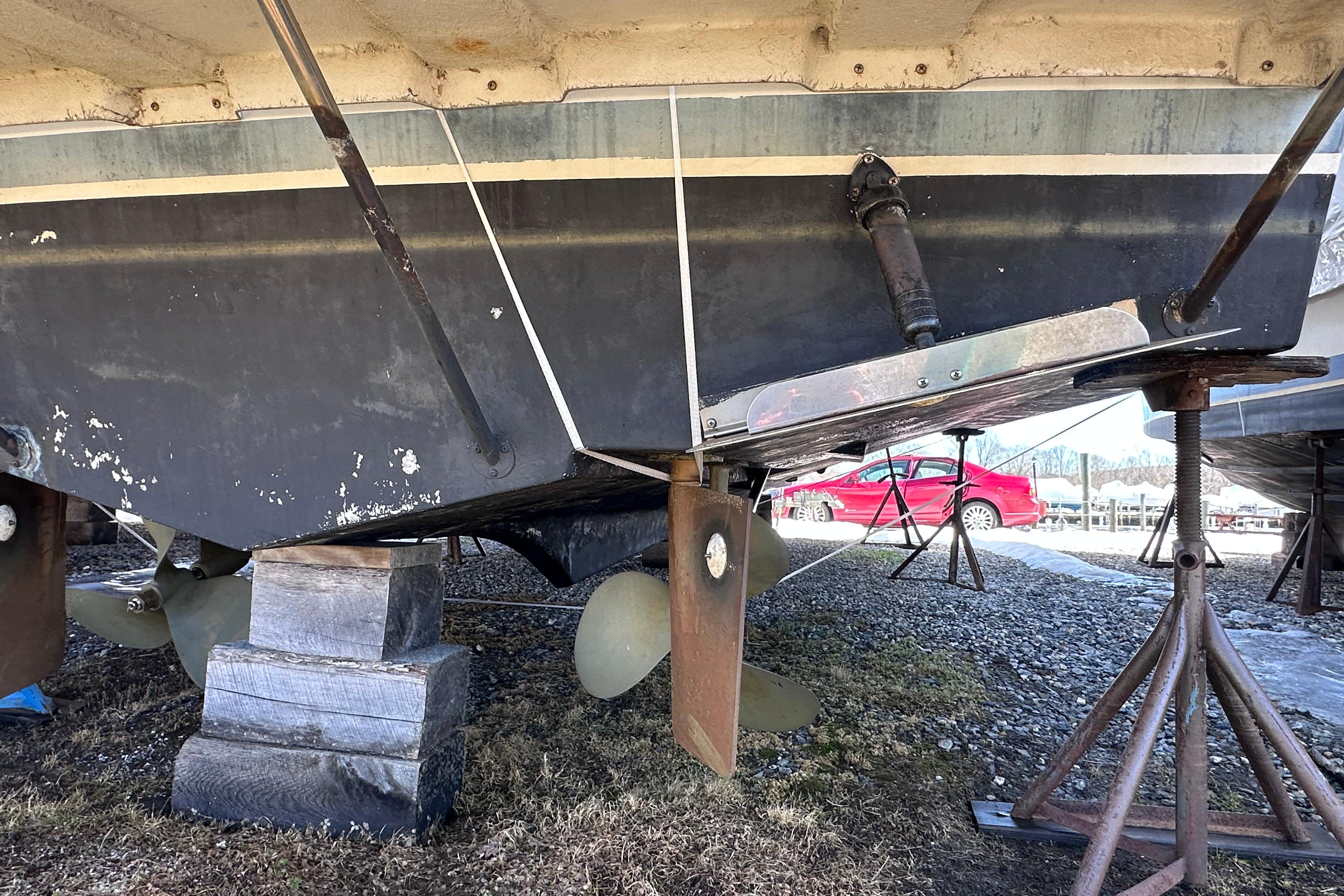 1988 Silverton 37 Convertible 8