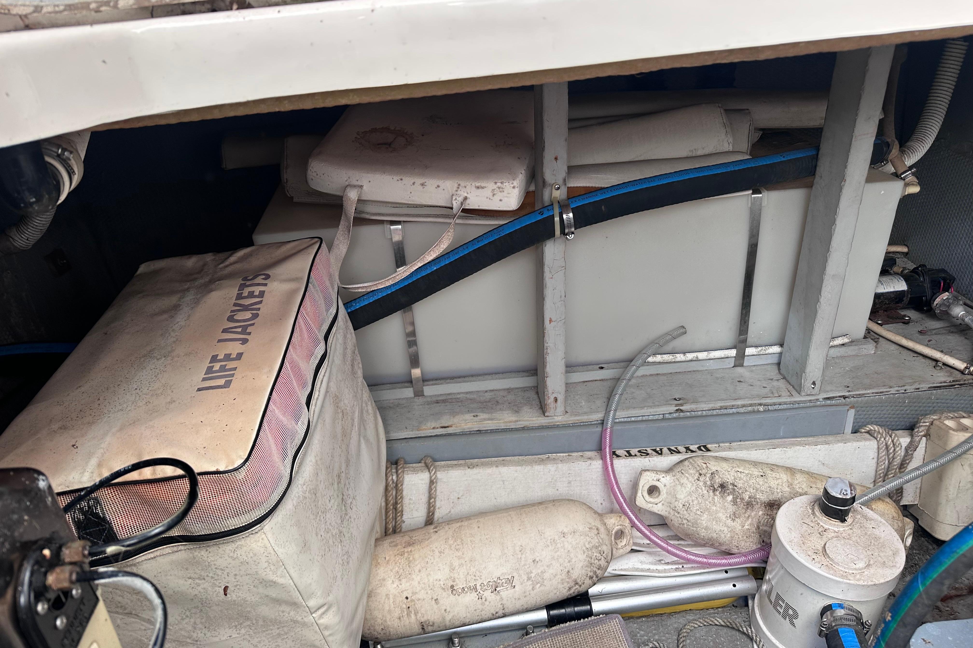 1988 Silverton 37 Convertible 17