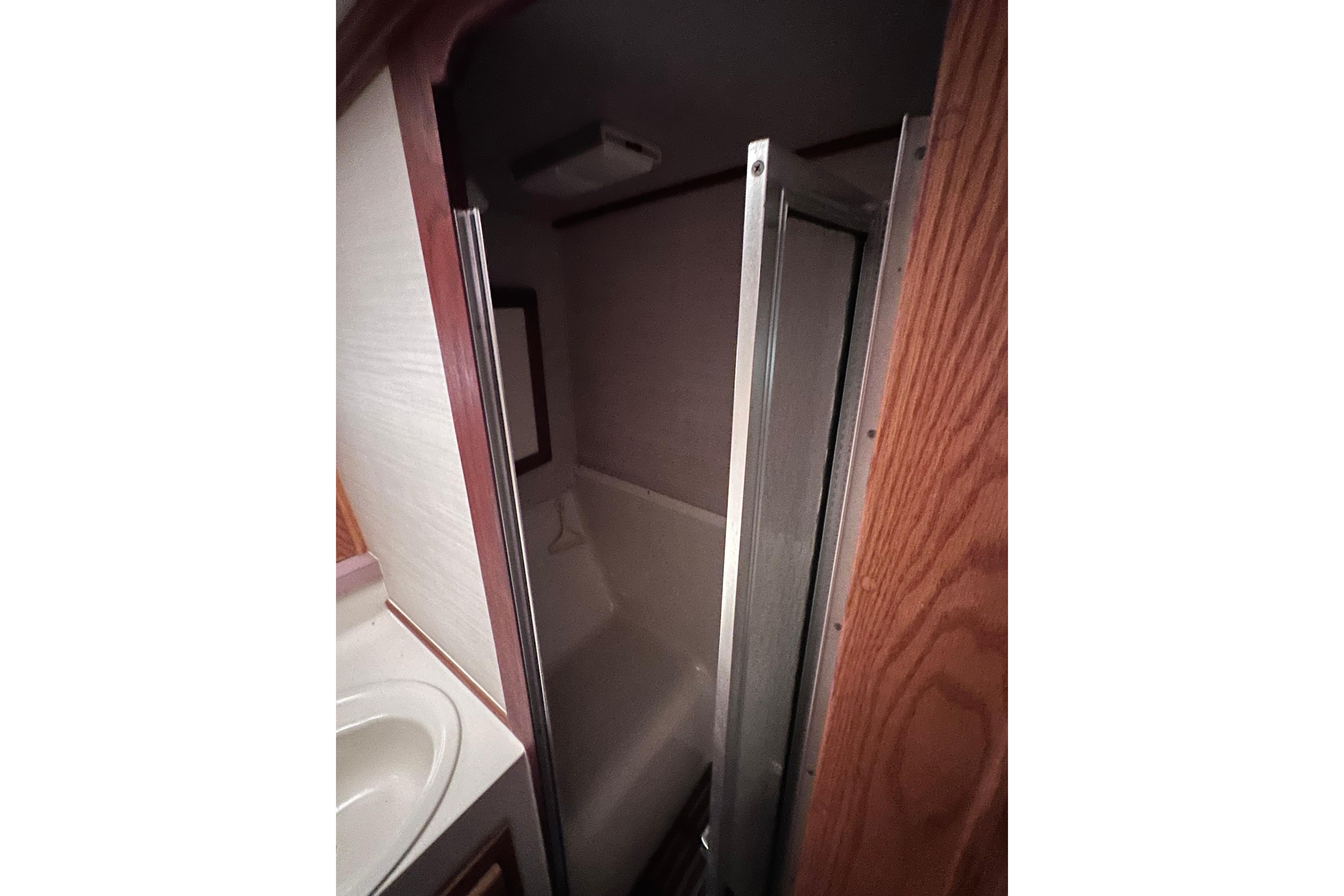 1988 Silverton 37 Convertible 29