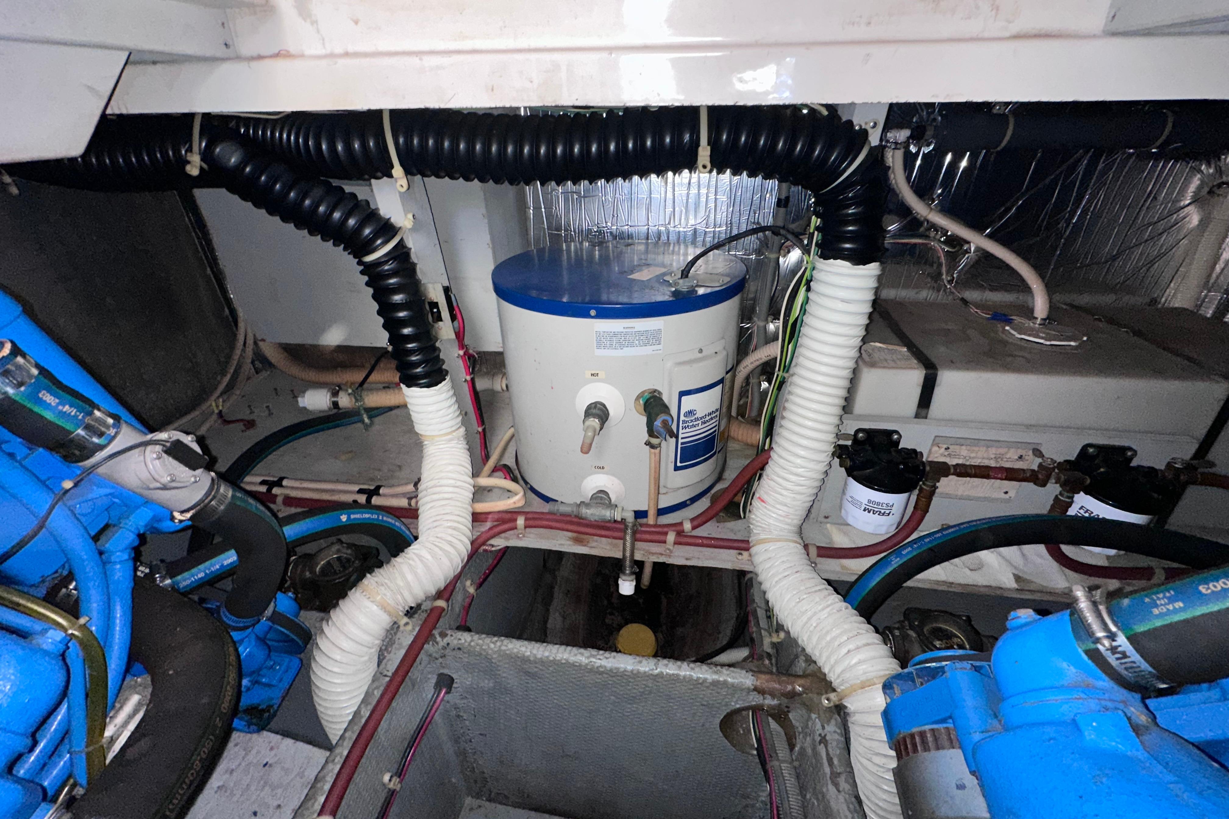 1988 Silverton 37 Convertible 41