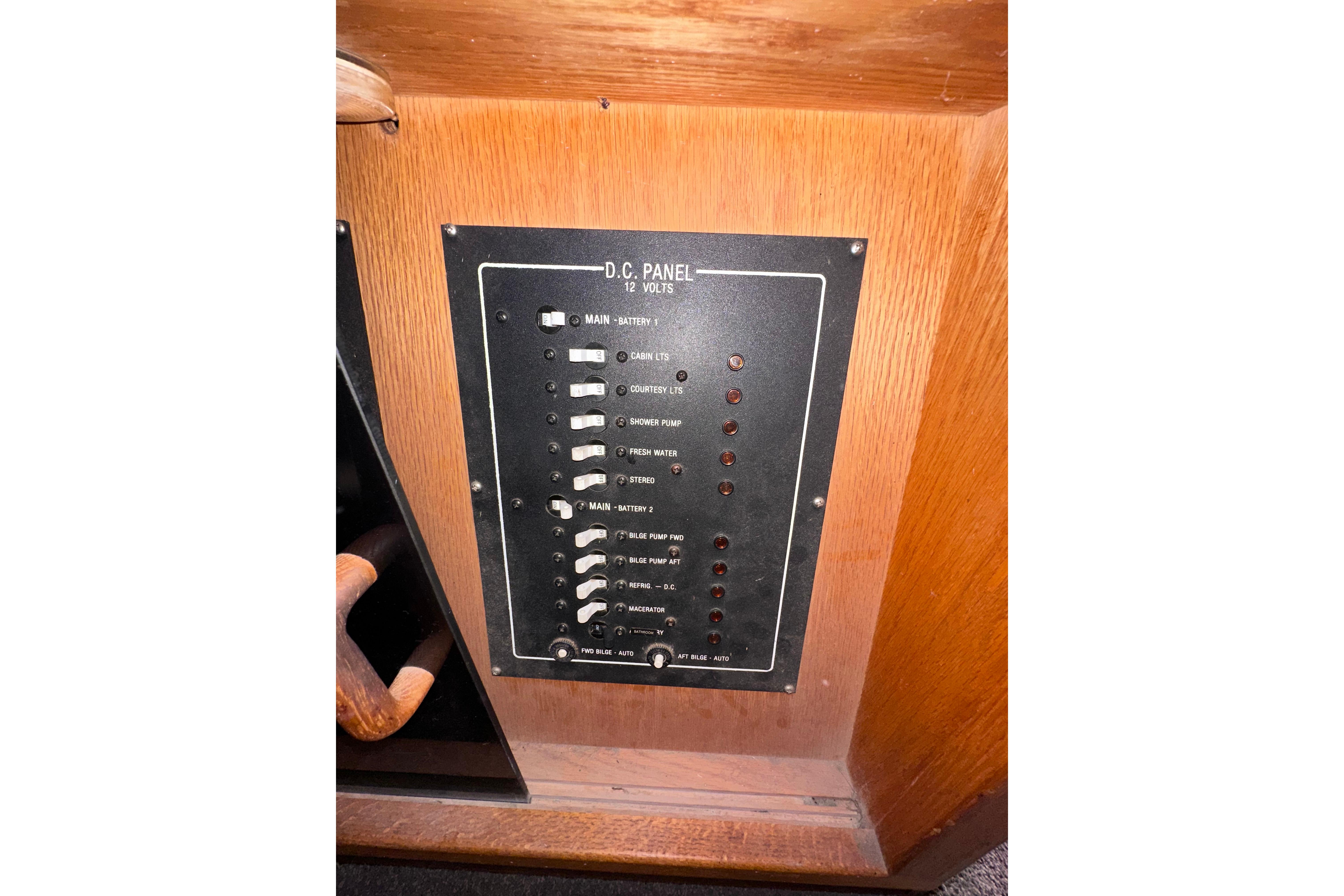 1988 Silverton 37 Convertible 45