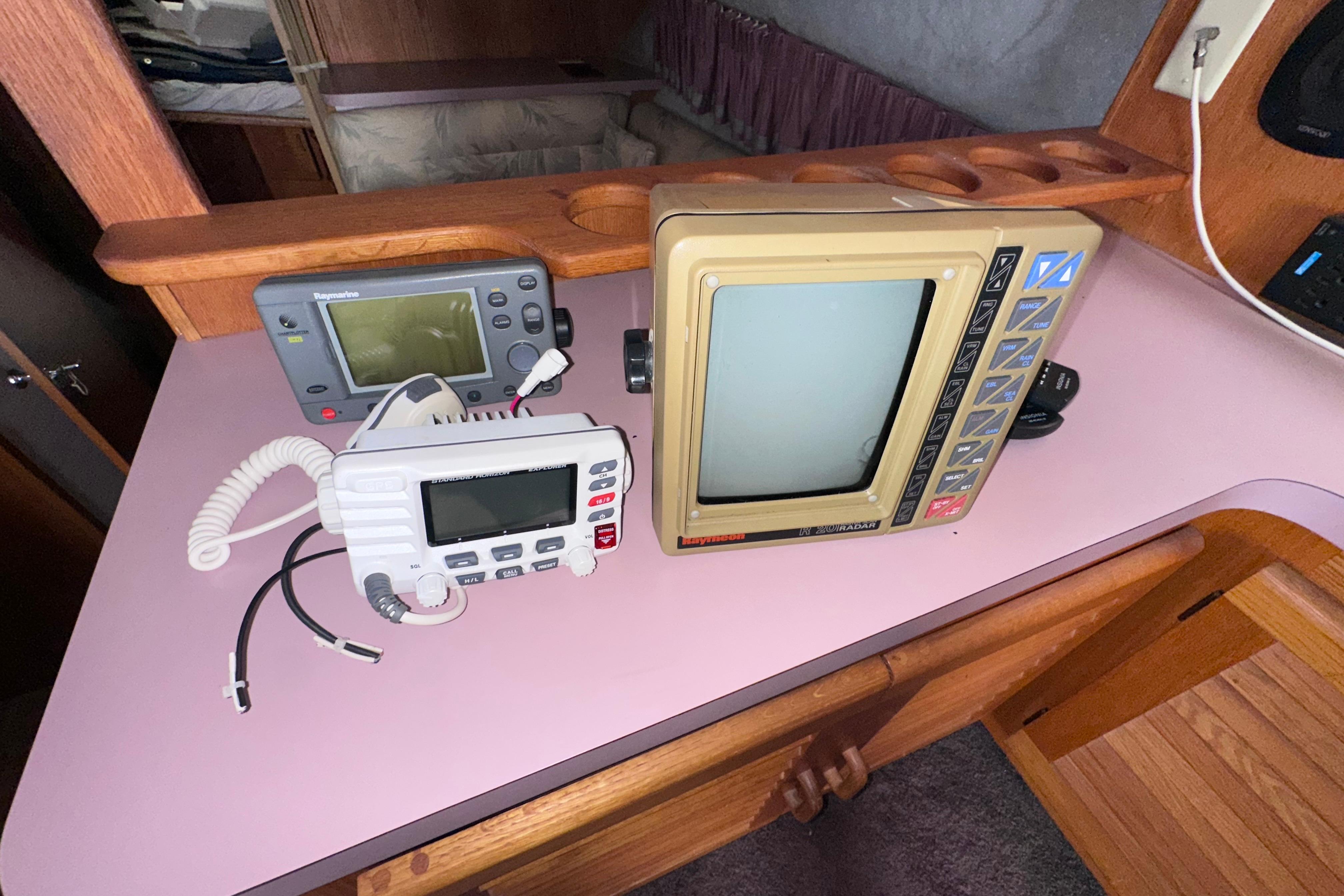 1988 Silverton 37 Convertible 43