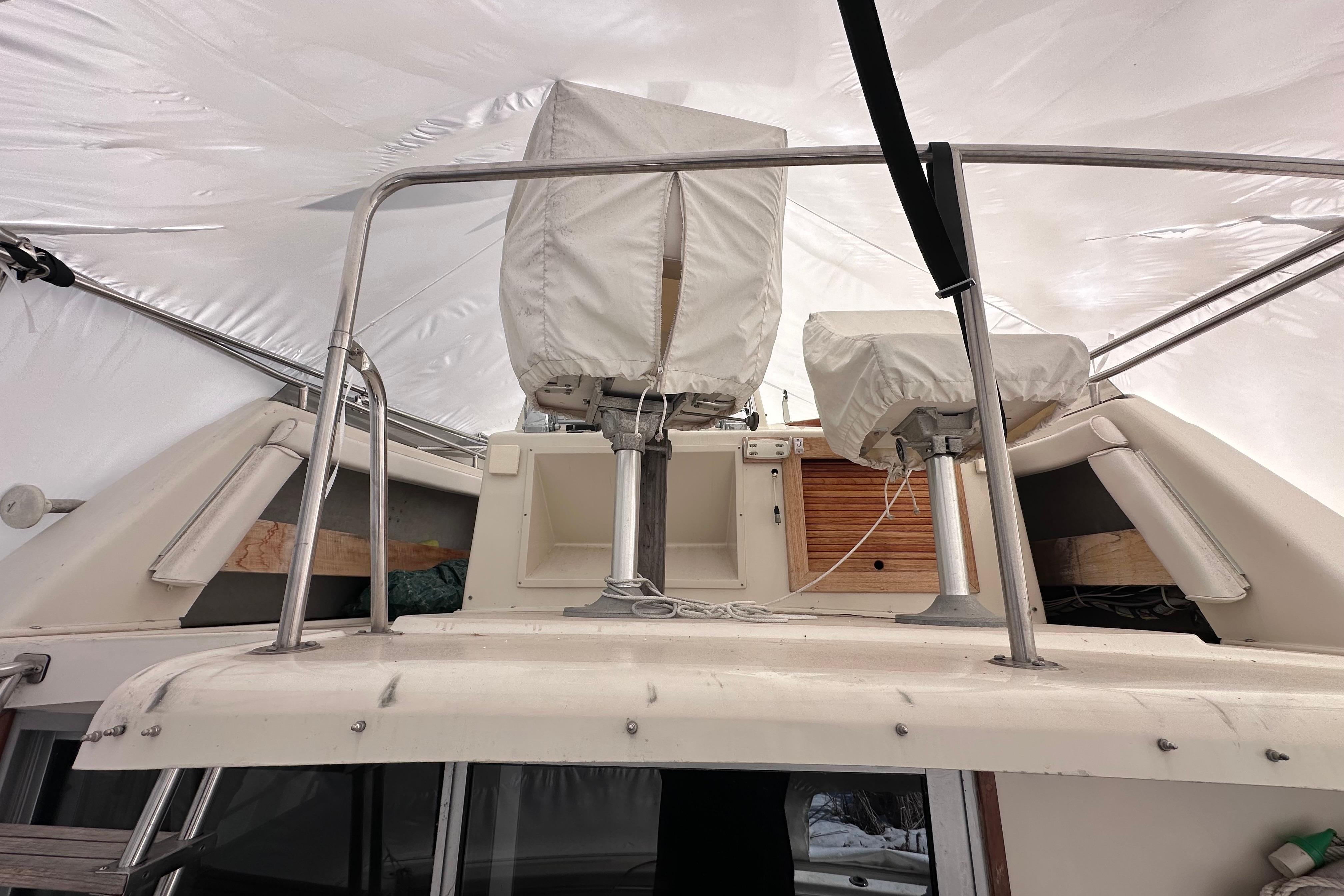 1988 Silverton 37 Convertible 12