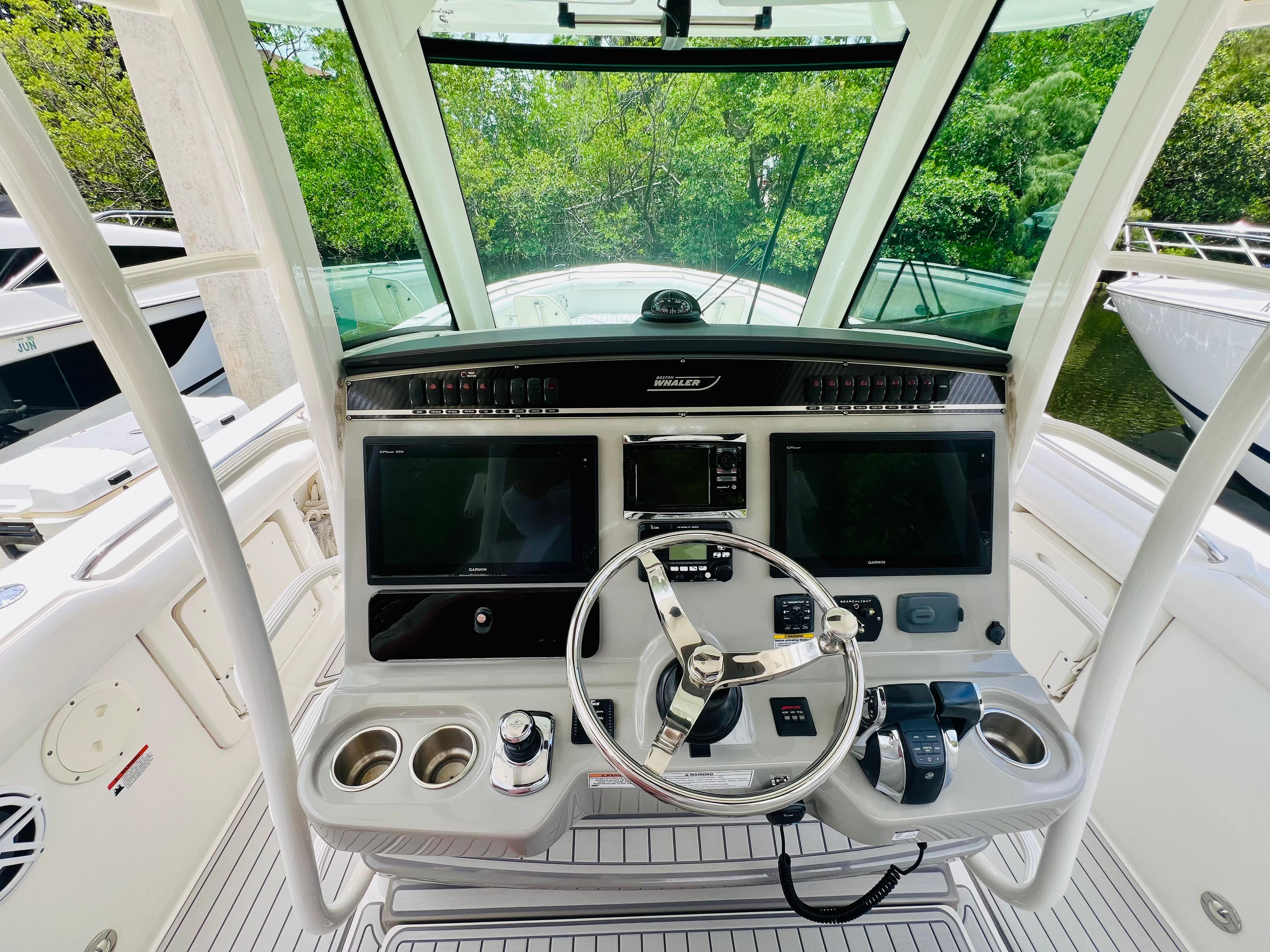 2016-boston-whaler-350-outrage-power-9473535-20240718090633986-1_XLARGE