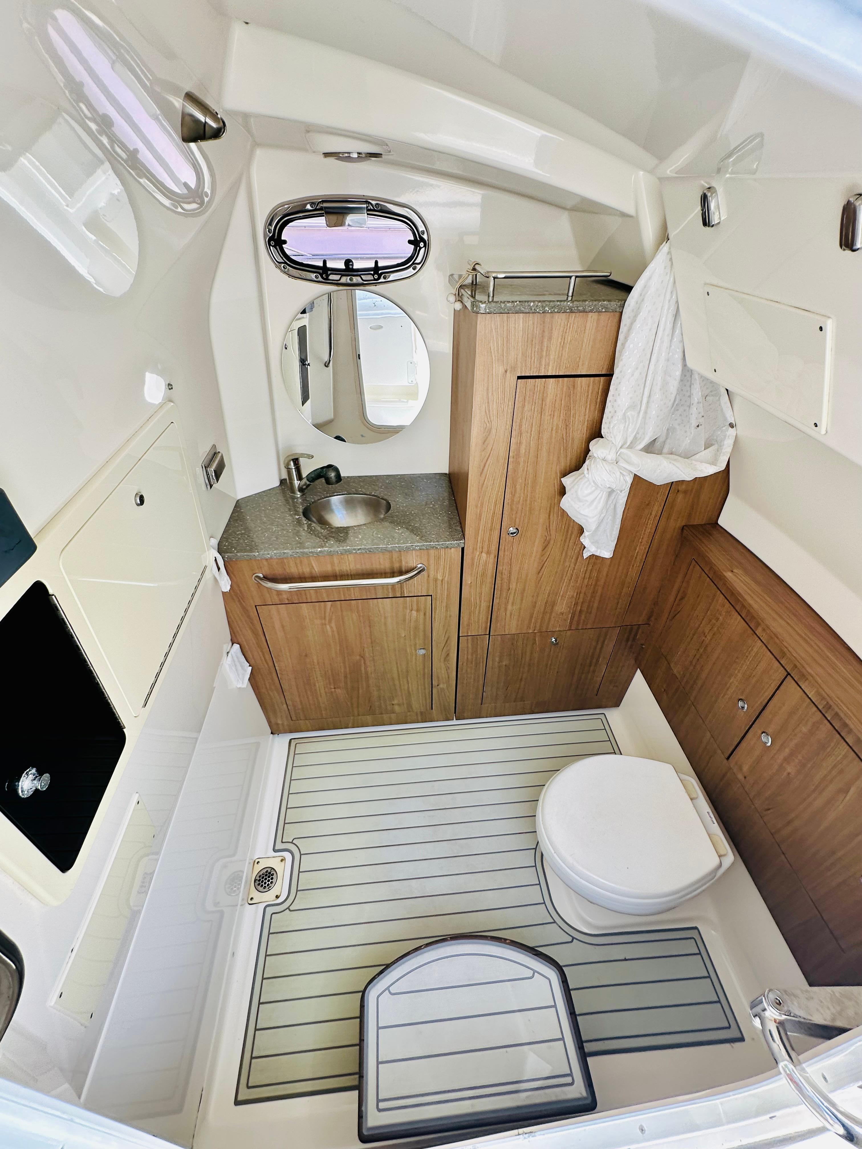 2016-boston-whaler-350-outrage-power-9473535-20240812080428273-1_XLARGE