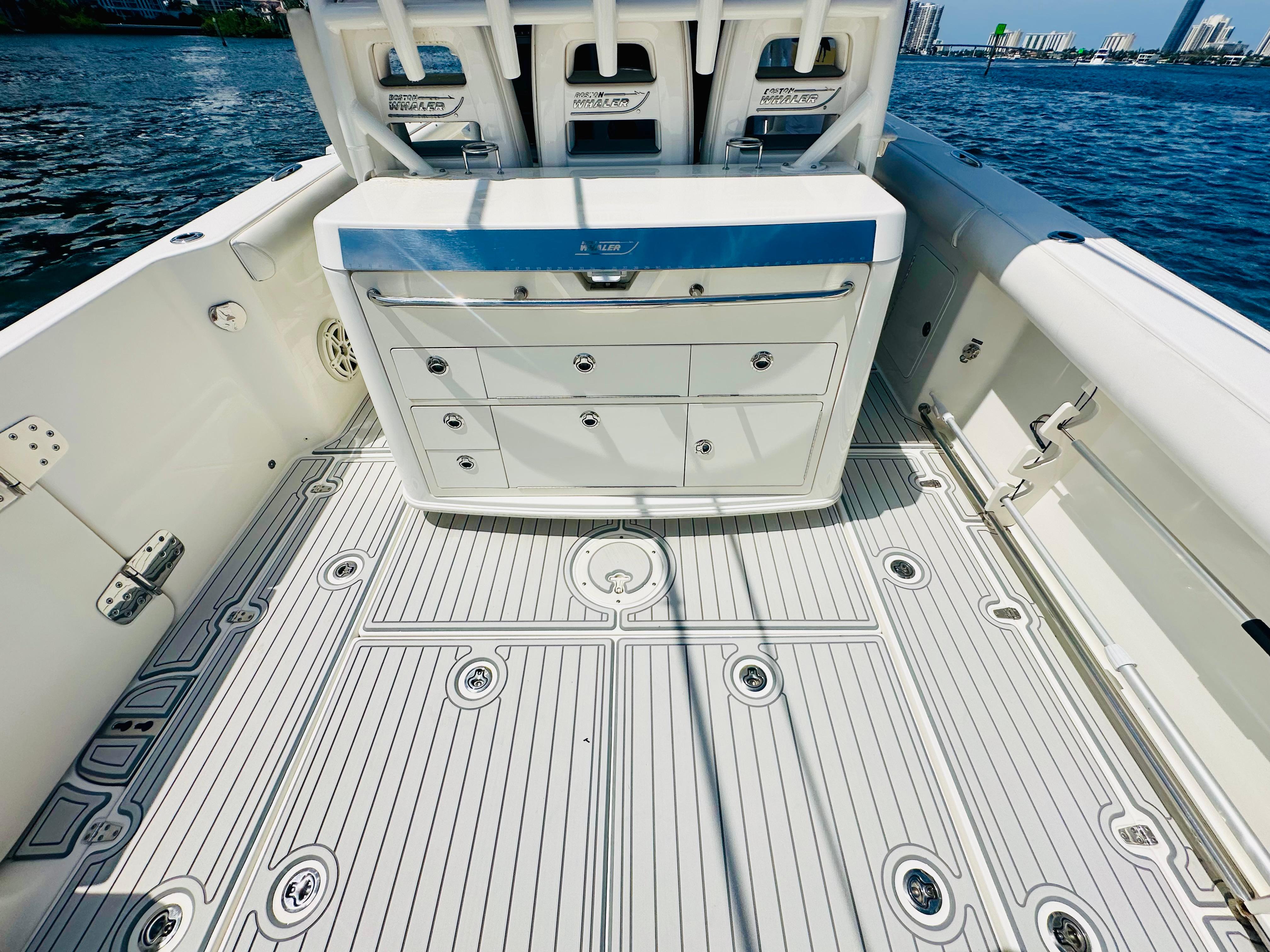 2016-boston-whaler-350-outrage-power-9473535-20240812080443626-1_XLARGE