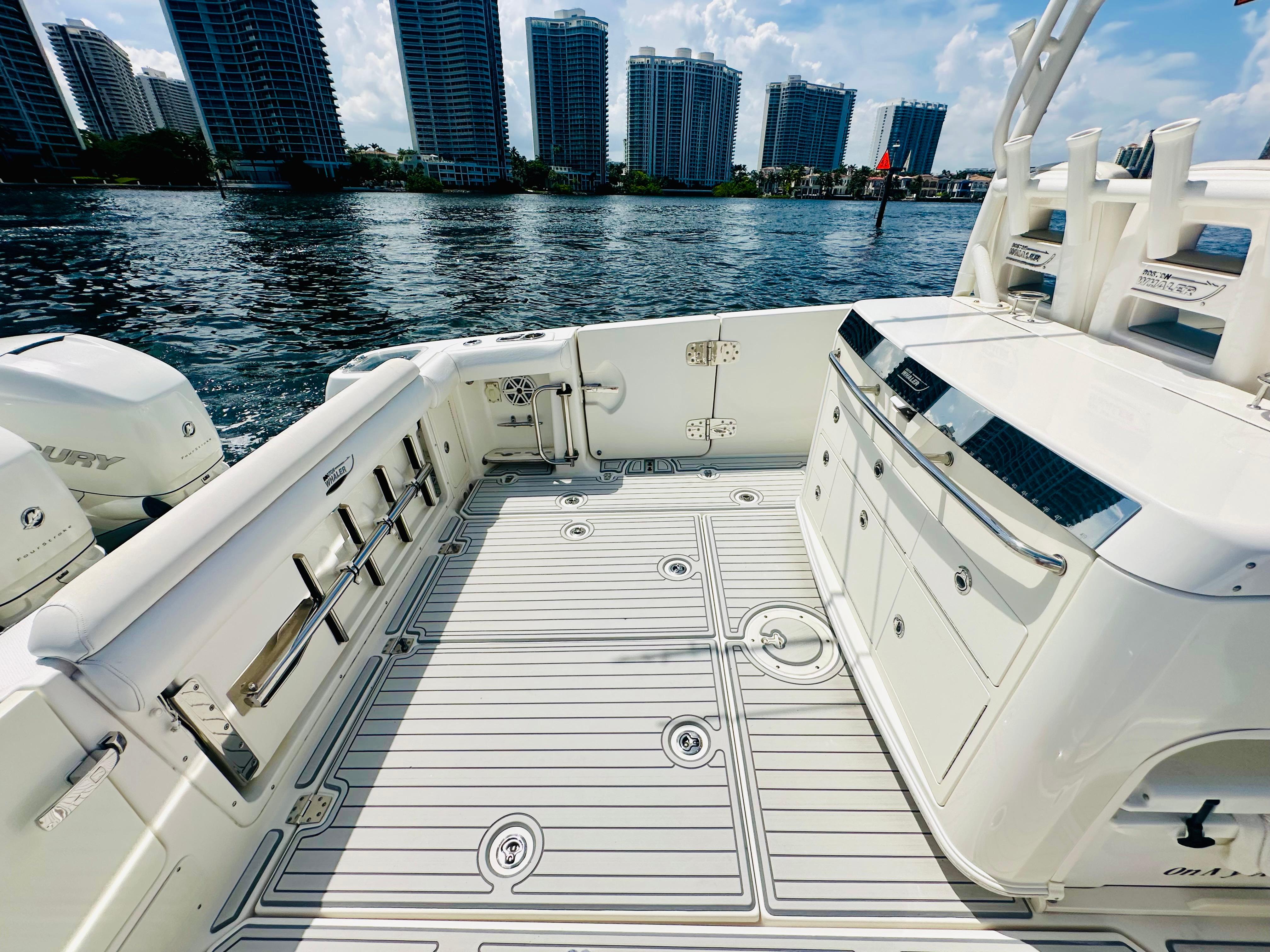 2016-boston-whaler-350-outrage-power-9473535-20240812080450691-1_XLARGE