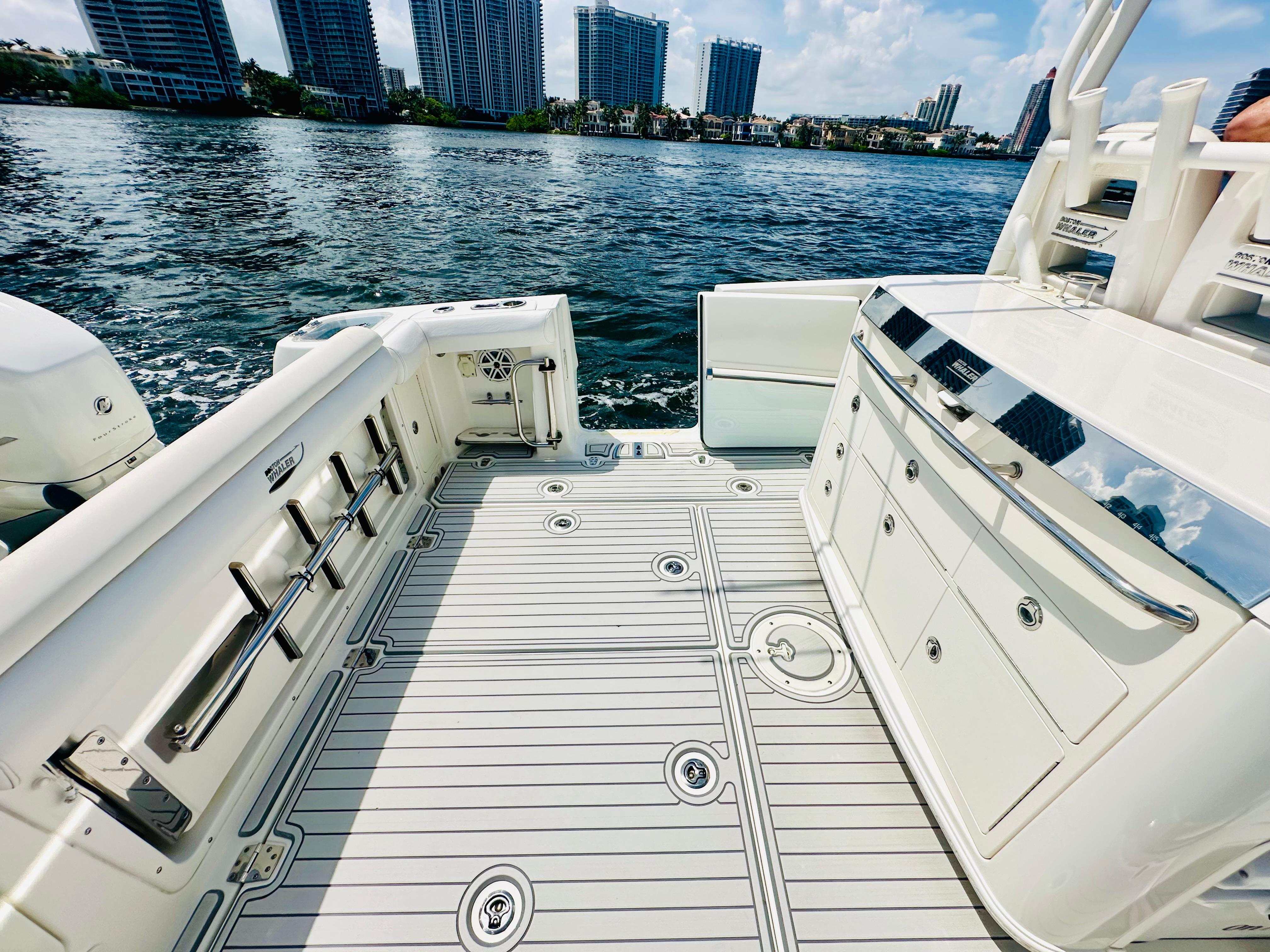 2016-boston-whaler-350-outrage-power-9473535-20240812080454775-1_XLARGE