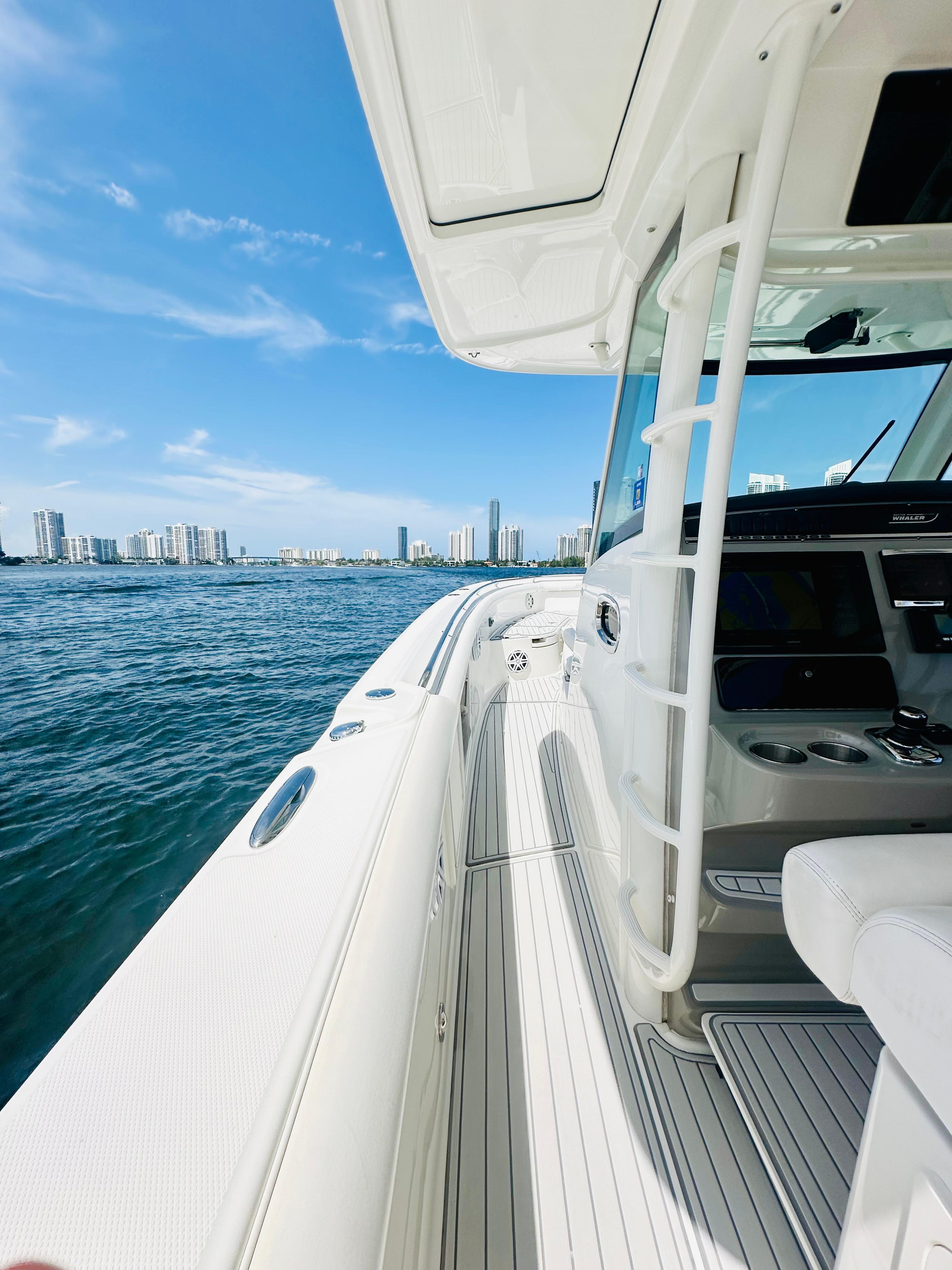 2016-boston-whaler-350-outrage-power-9473535-20240812080501331-1_XLARGE