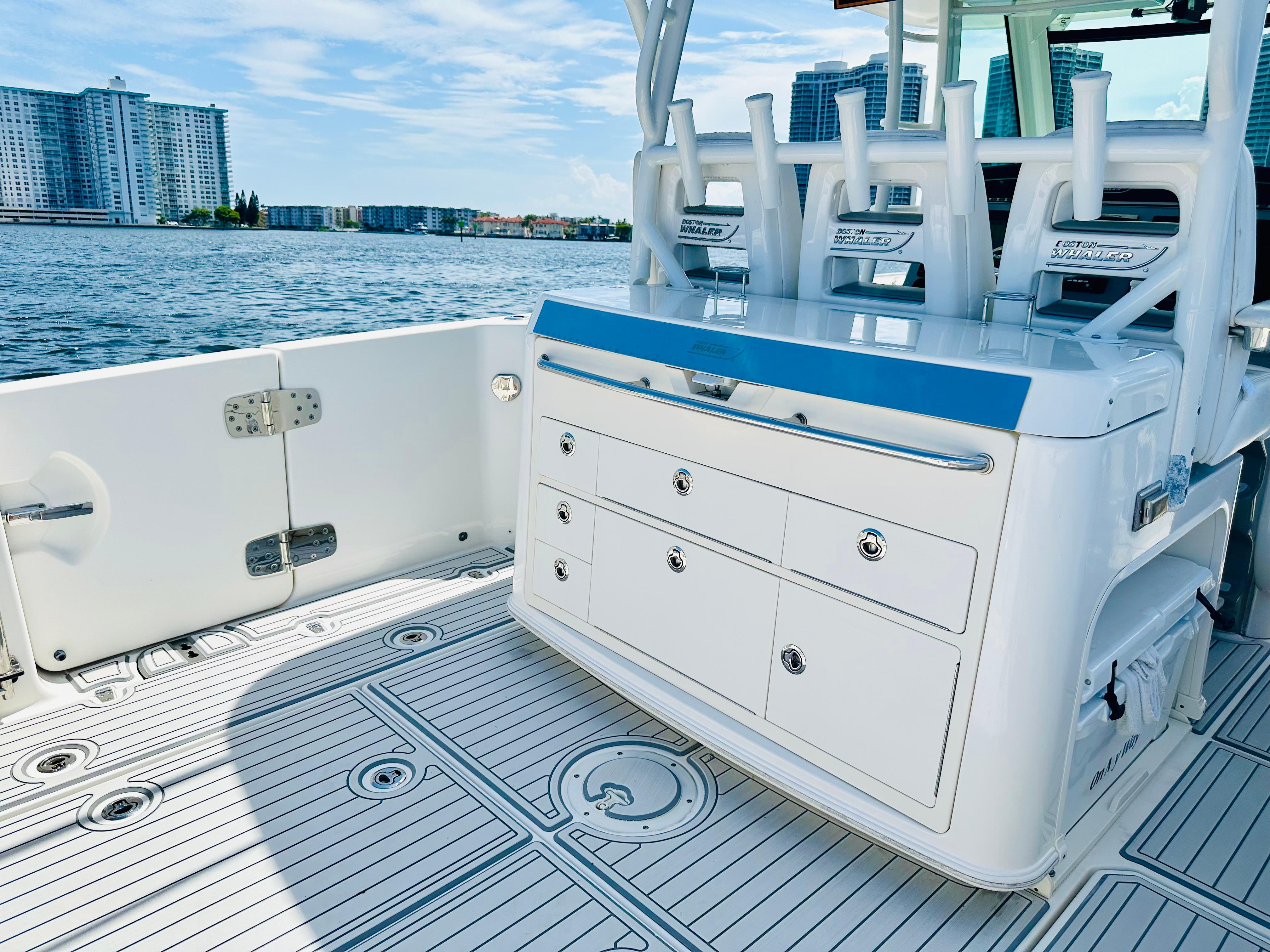 2016-boston-whaler-350-outrage-power-9473535-20240812080506077-1_XLARGE