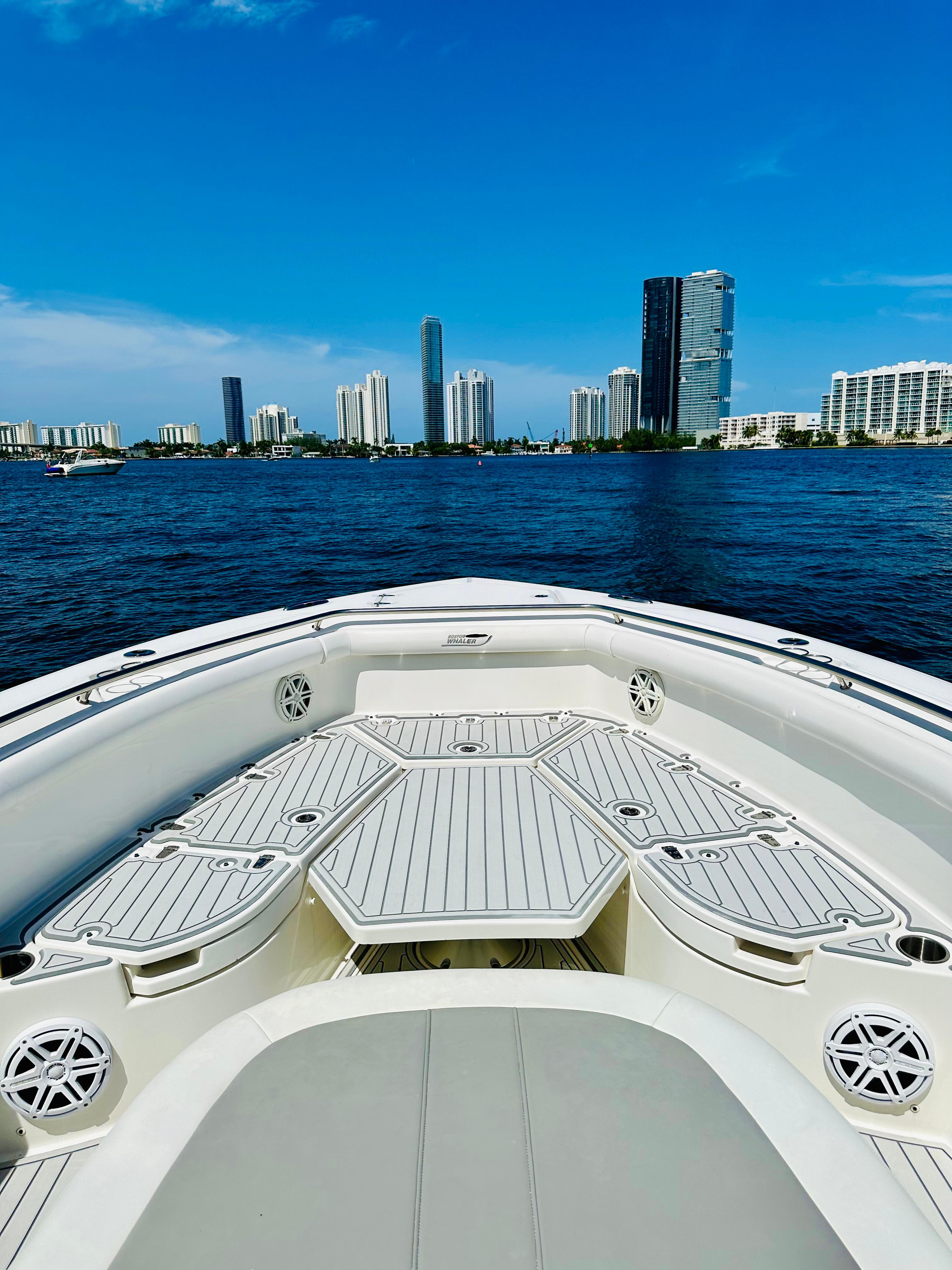 2016-boston-whaler-350-outrage-power-9473535-20240812080529693-1_XLARGE