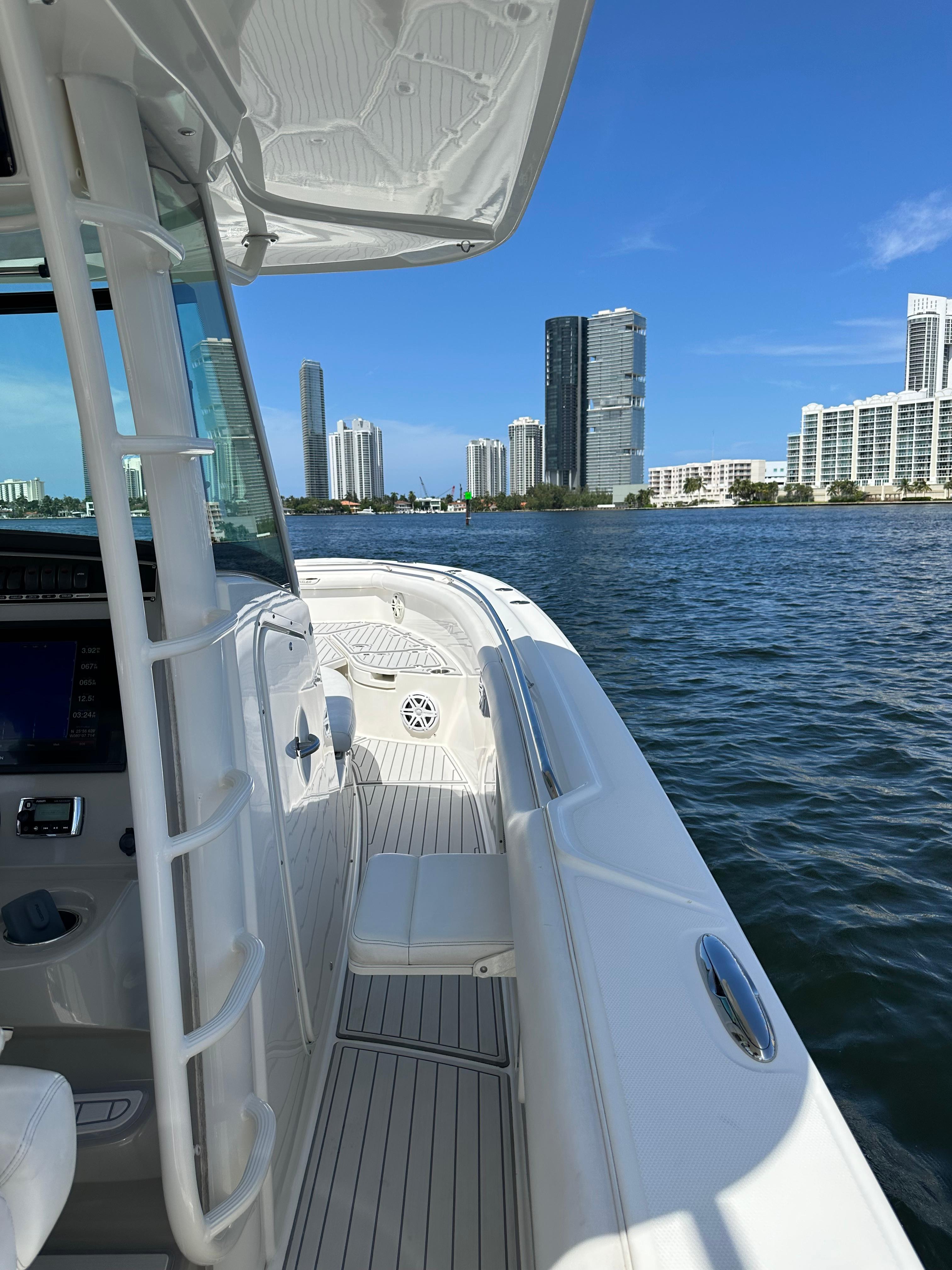 2016-boston-whaler-350-outrage-power-9473535-20240812080541680-1_XLARGE