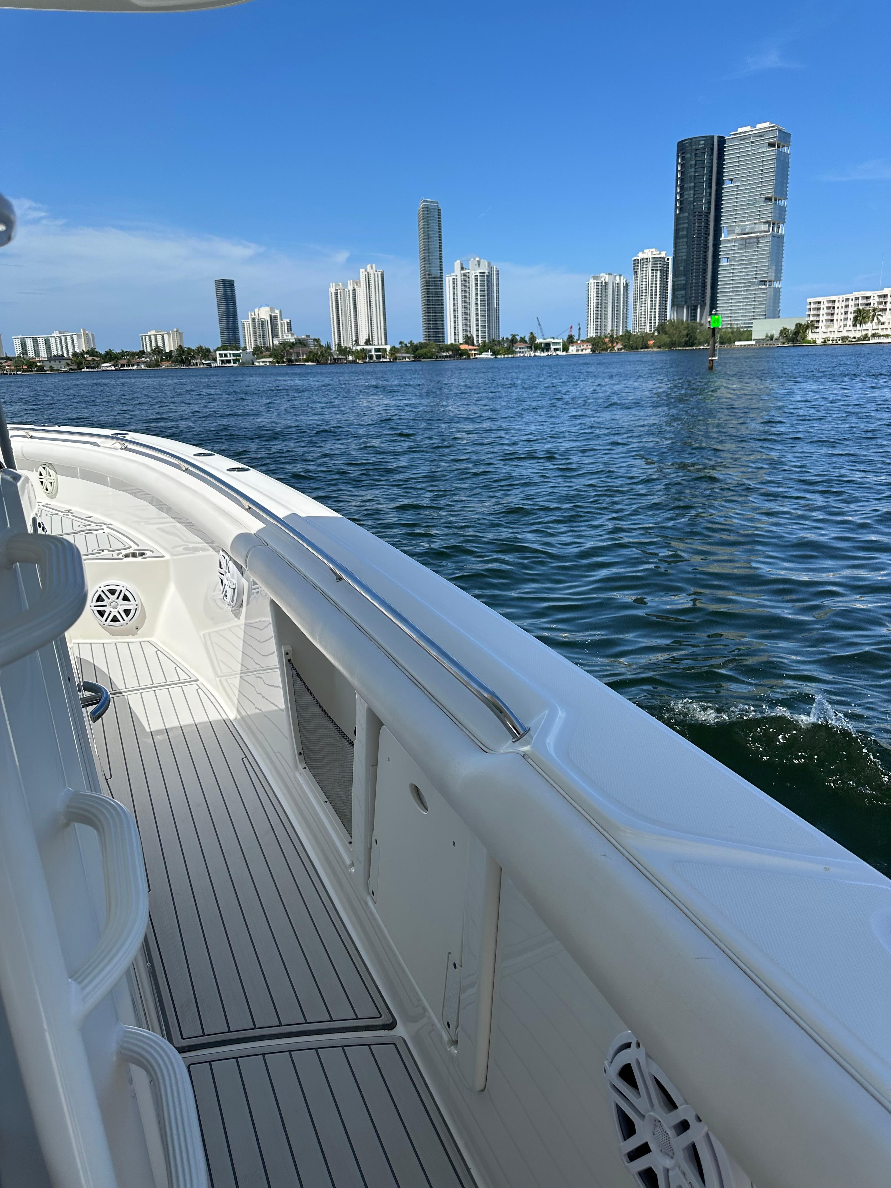 2016-boston-whaler-350-outrage-power-9473535-20240812080545795-1_XLARGE