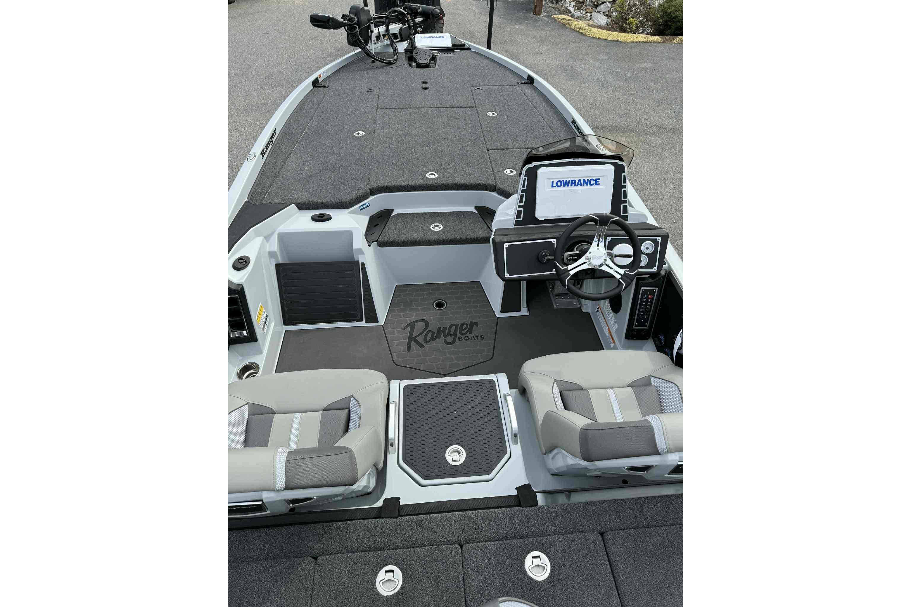 2026 Ranger Z521 boat interior with dual seats and Lowrance navigation system.