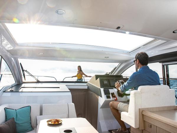 Sealine C335v