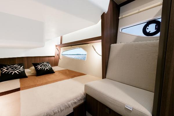 Sealine C335v