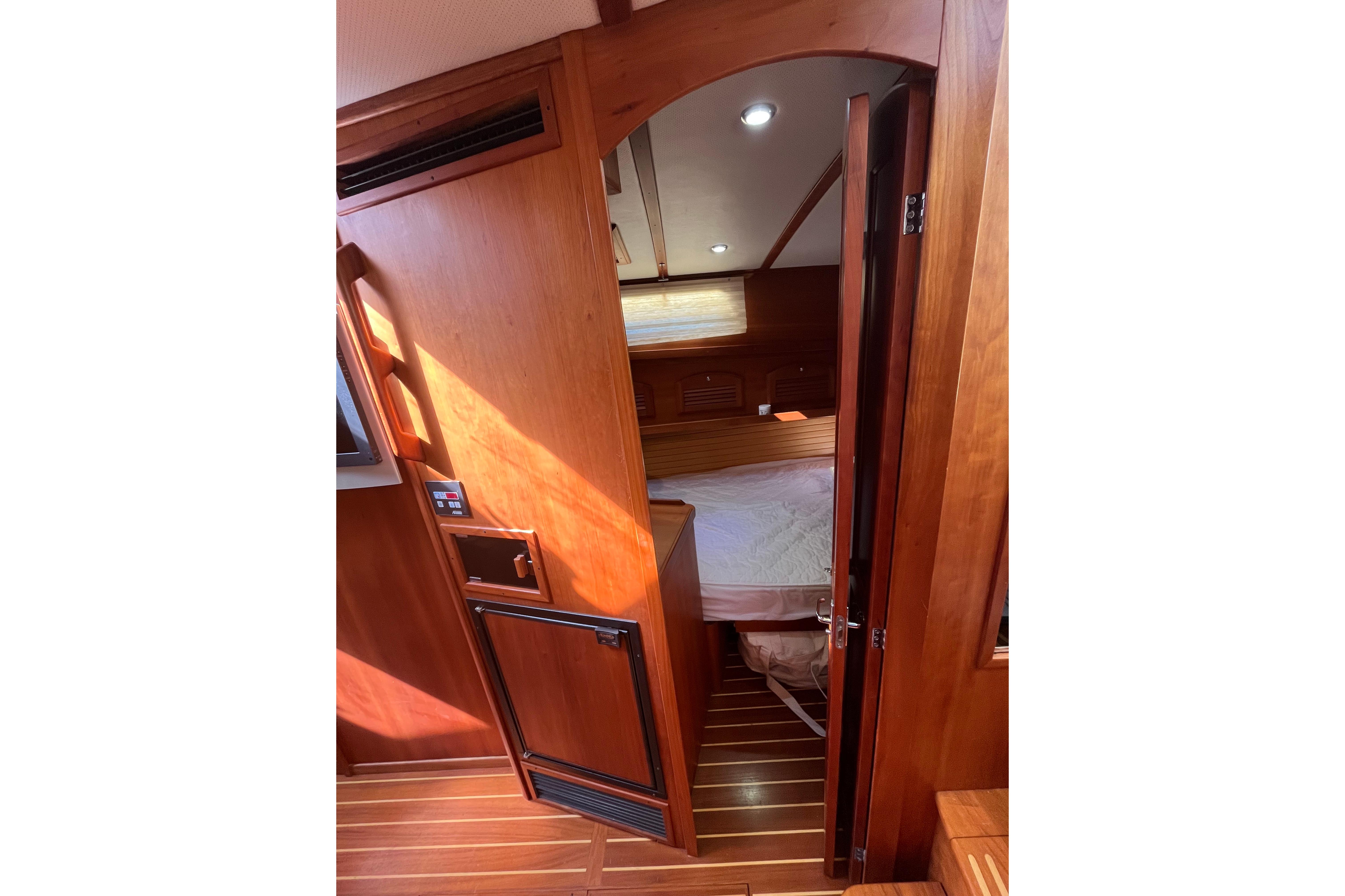 Interior of 2004 Sabre 42 Hardtop Express yacht with wooden finish and cozy cabin.