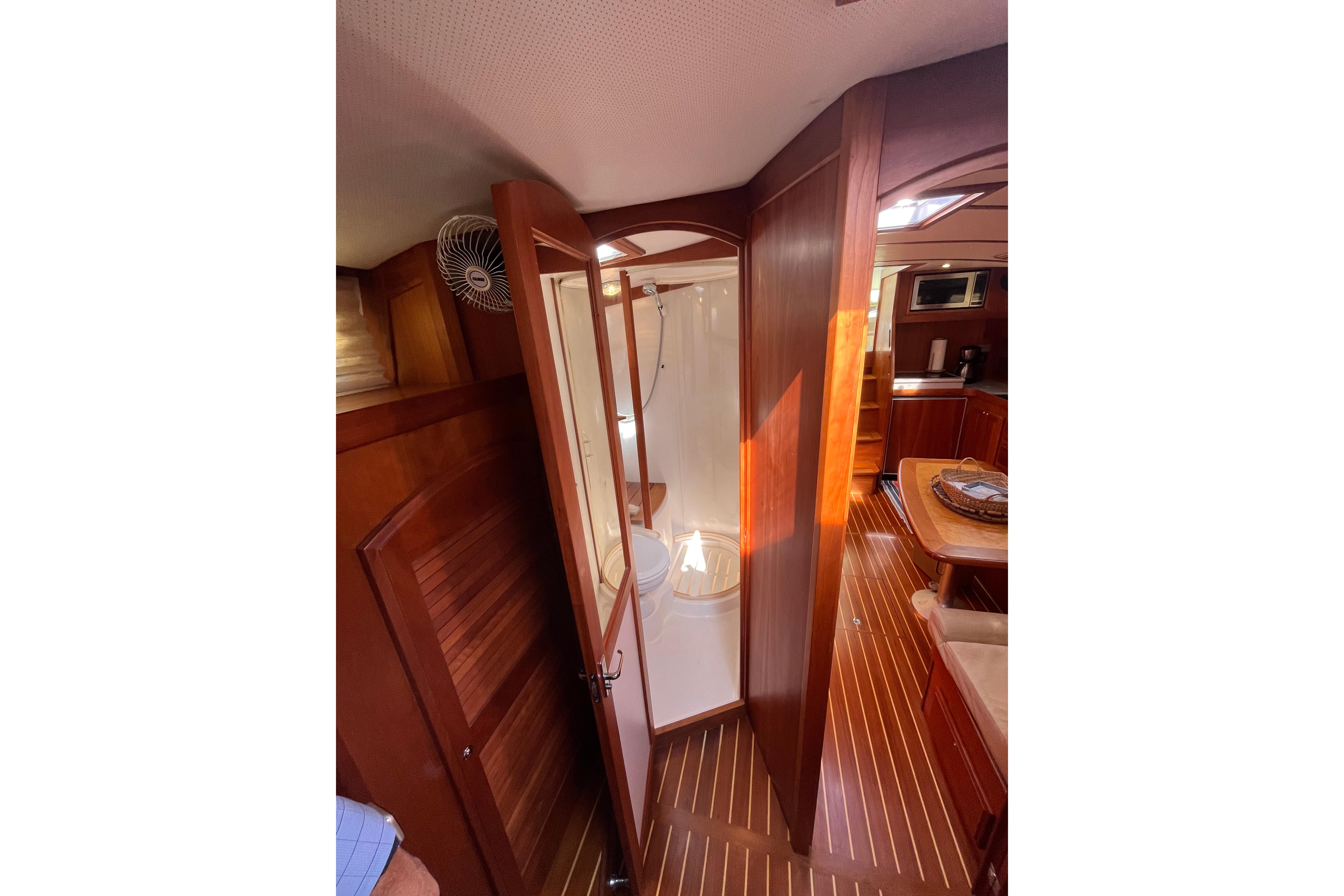 Interior of 2004 Sabre 42 Hardtop Express yacht with wooden finishes and cozy cabin.