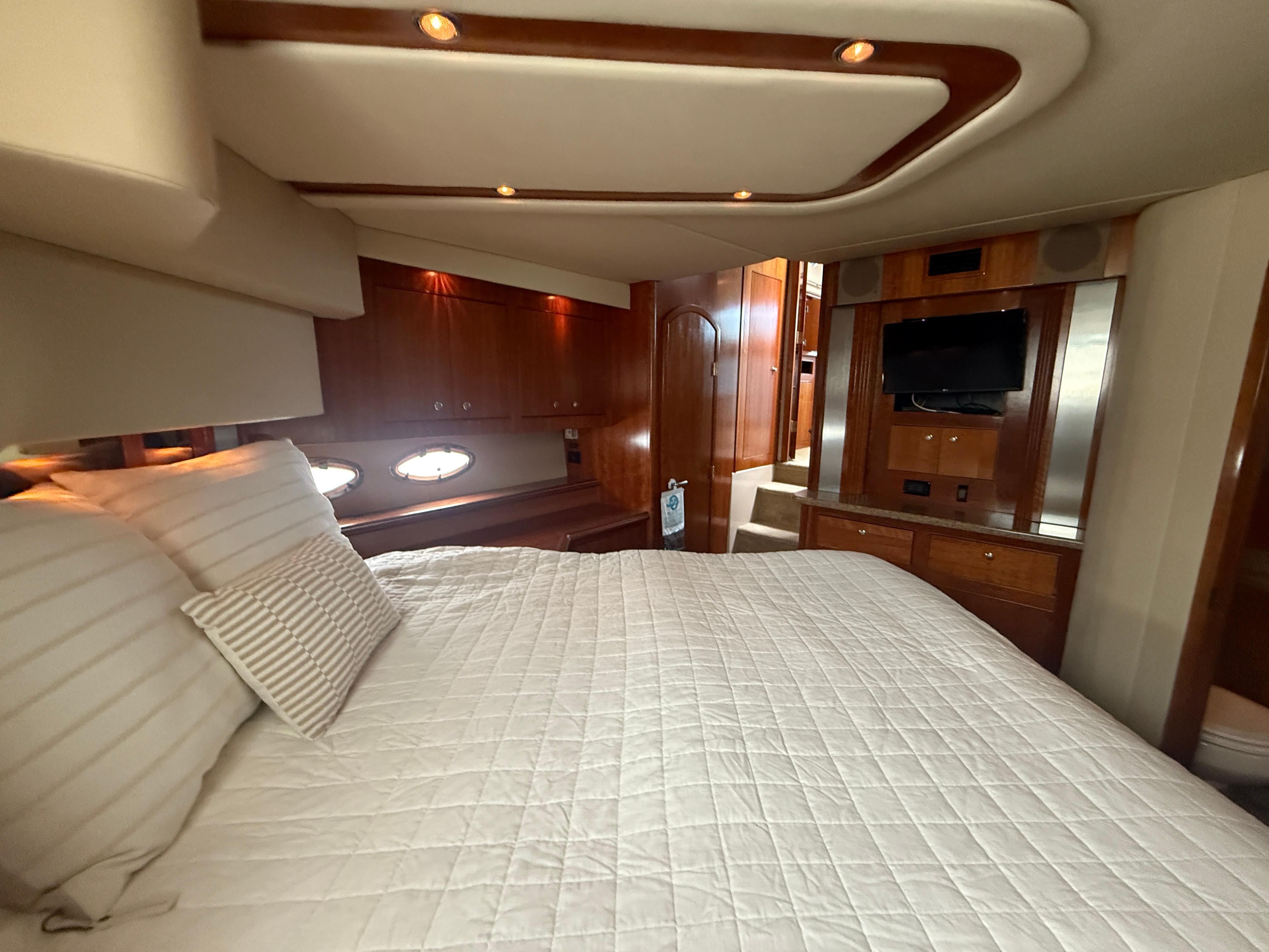 2004-cruisers-yachts-455-express-motor-yacht-power-9853554-20250626145742975-1