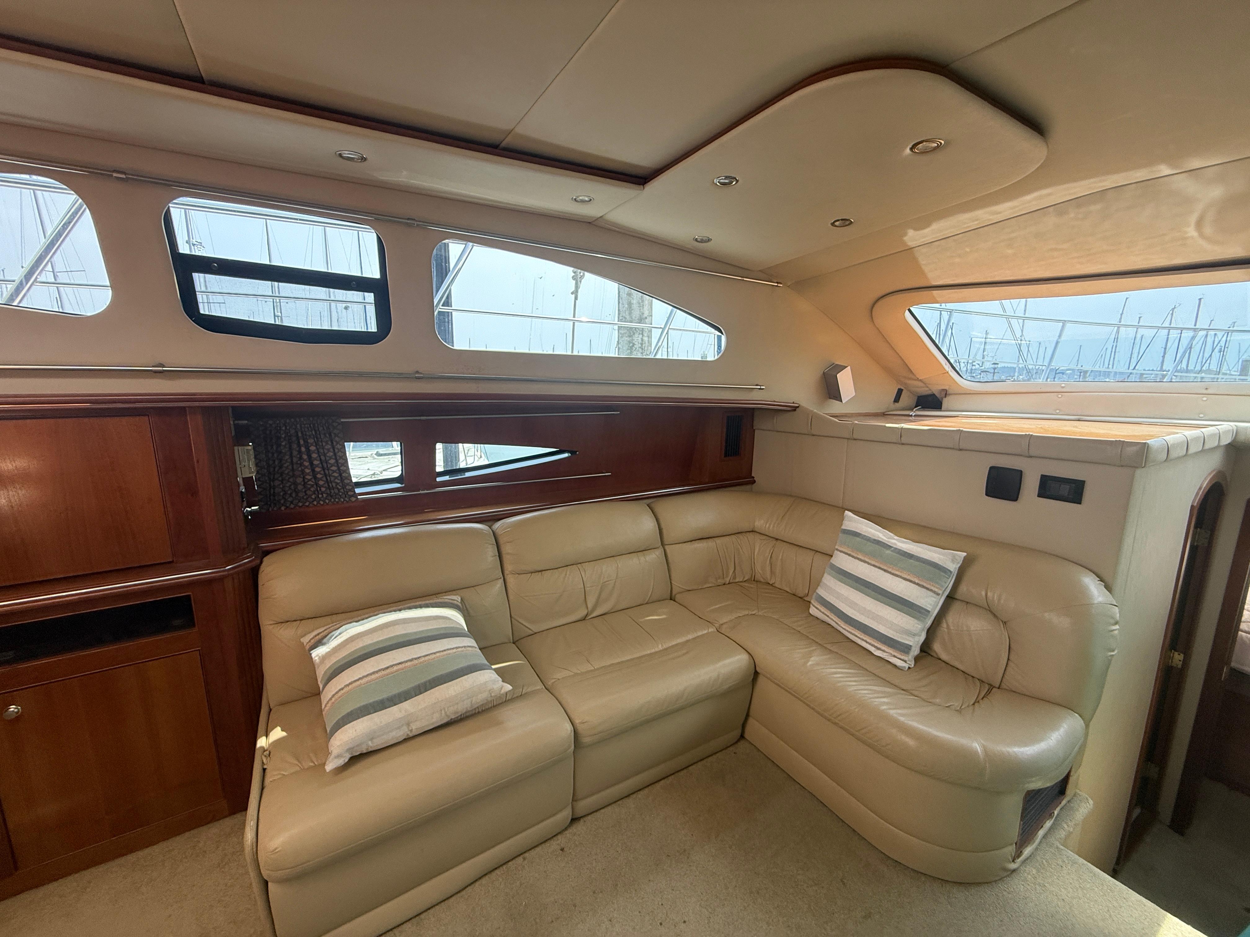 2004-cruisers-yachts-455-express-motor-yacht-power-9853554-20250626145759255-1
