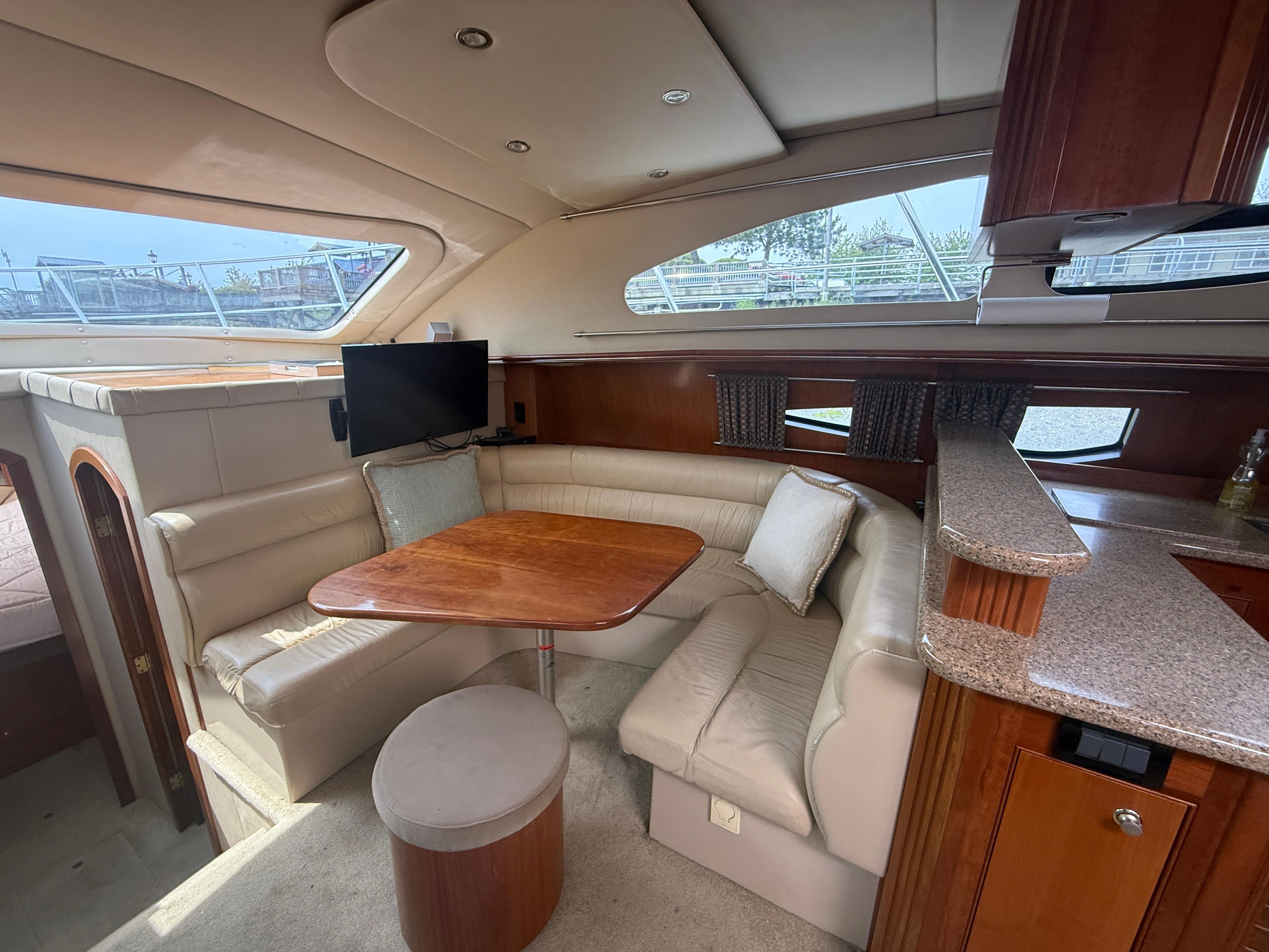 2004-cruisers-yachts-455-express-motor-yacht-power-9853554-20250626145820297-1