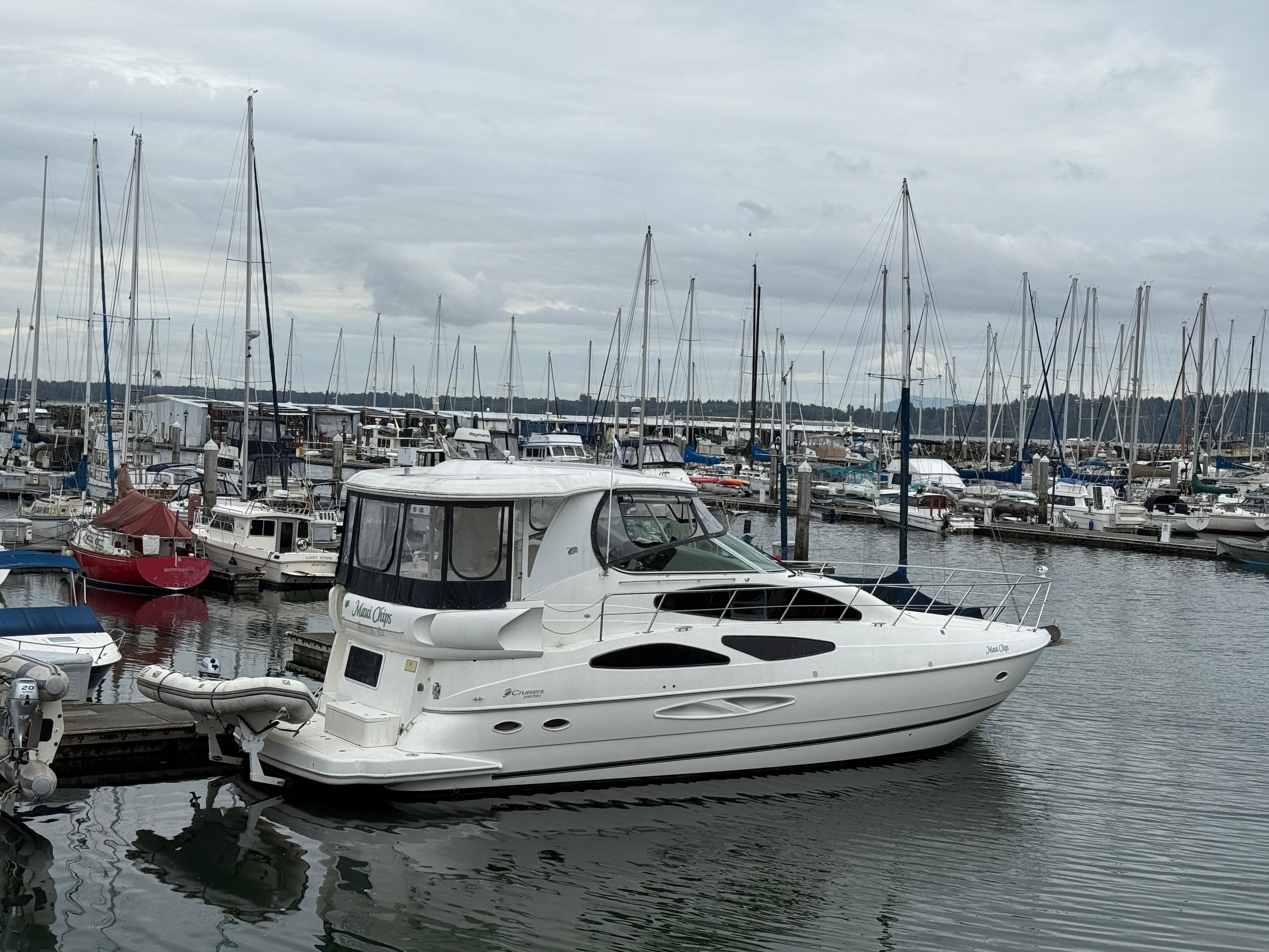 2004-cruisers-yachts-455-express-motor-yacht-power-9853554-20250626145850171-1