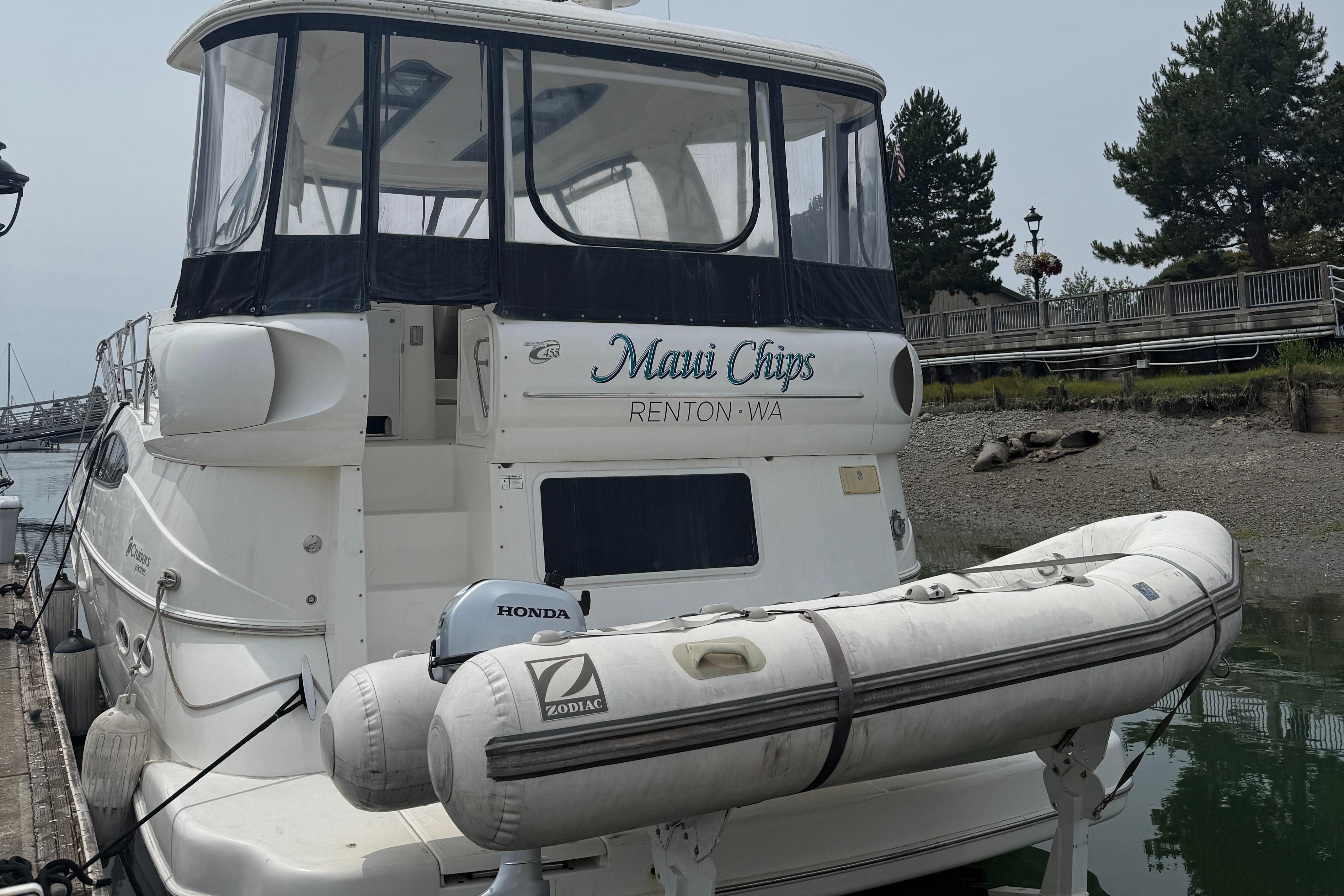 2004-cruisers-yachts-455-express-motor-yacht-power-9853554-20250626145855802-1