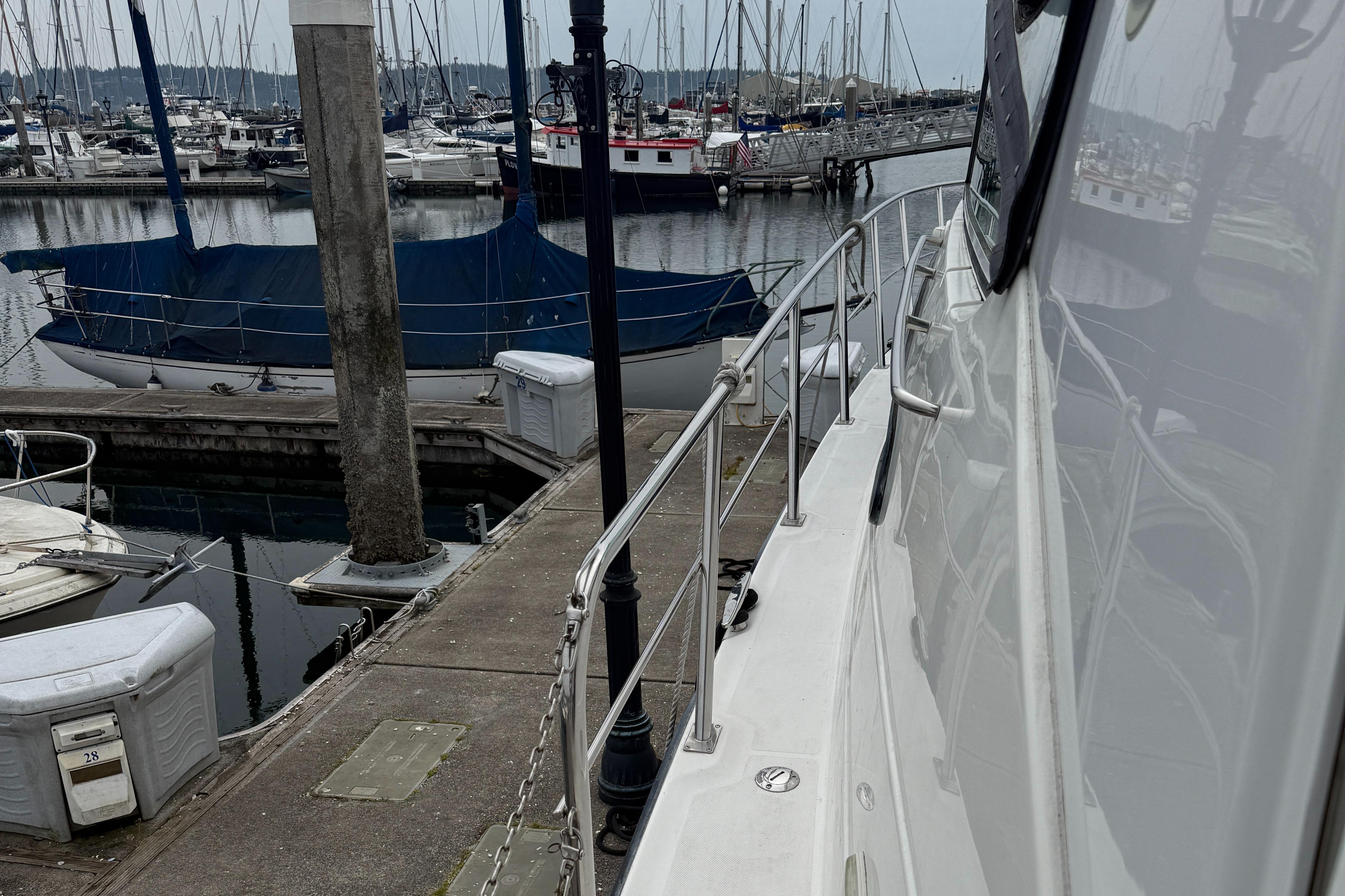 2004-cruisers-yachts-455-express-motor-yacht-power-9853554-20250626145911936-1