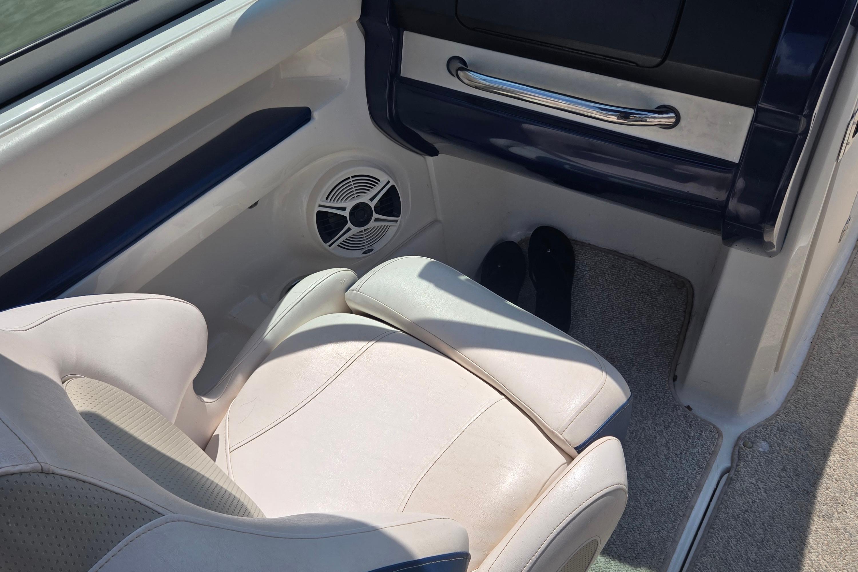 2010 Chaparral 206 SSI / Volvo Penta 4.3 GXi - Image 10