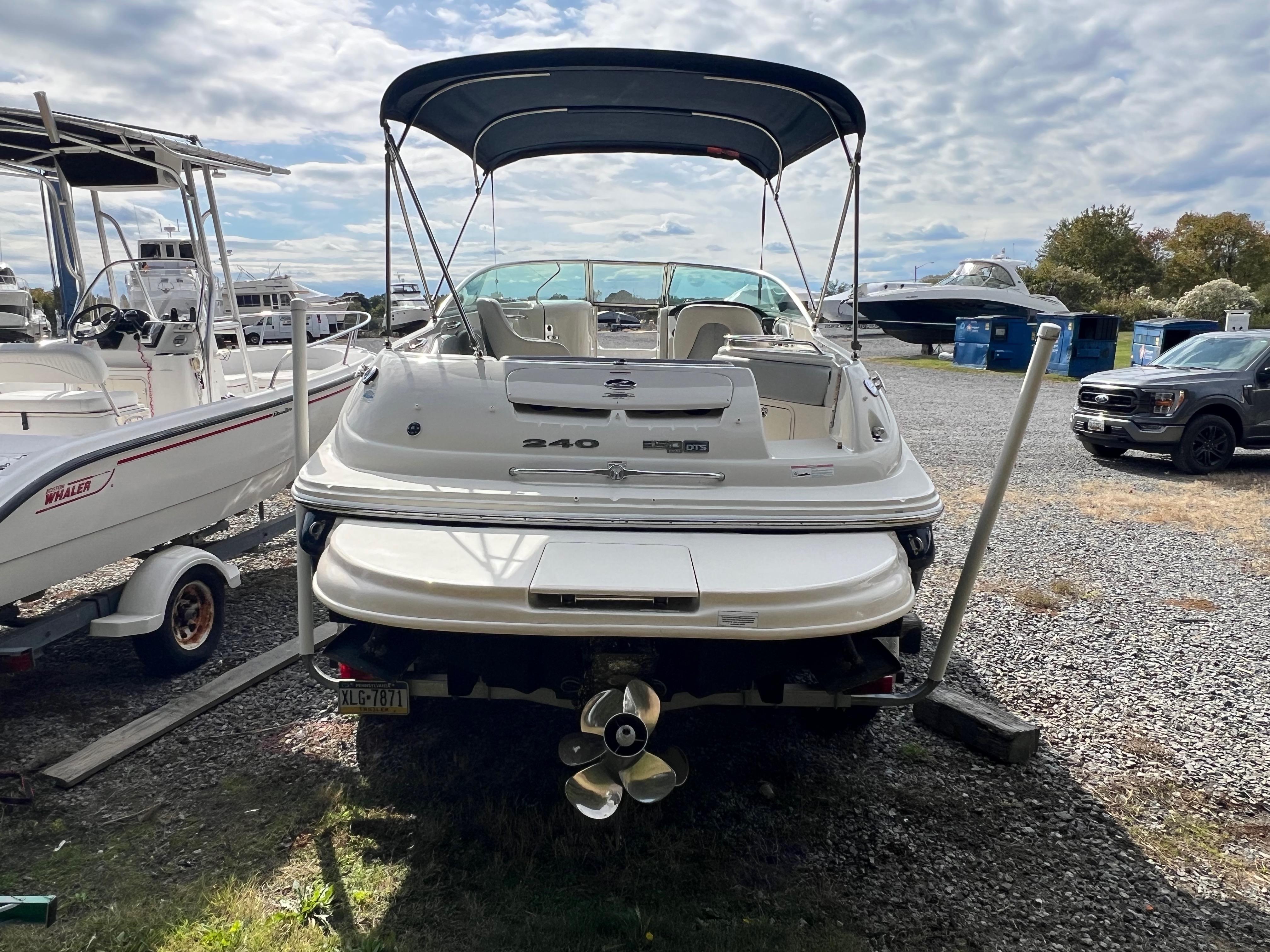 2009 Sea Ray 240 Sundeck