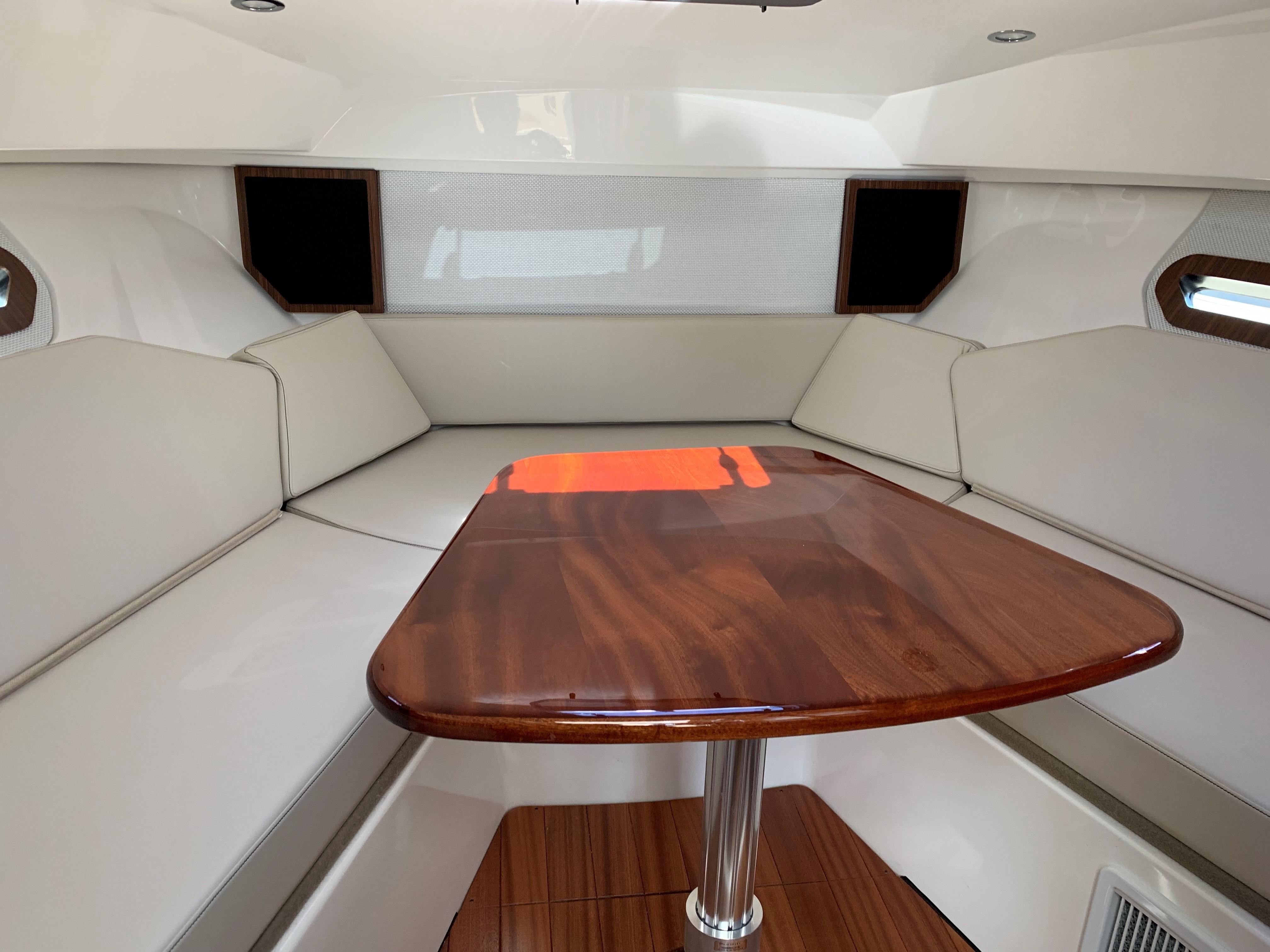 32 ft Pursuit 325 OS V-Berth with Table