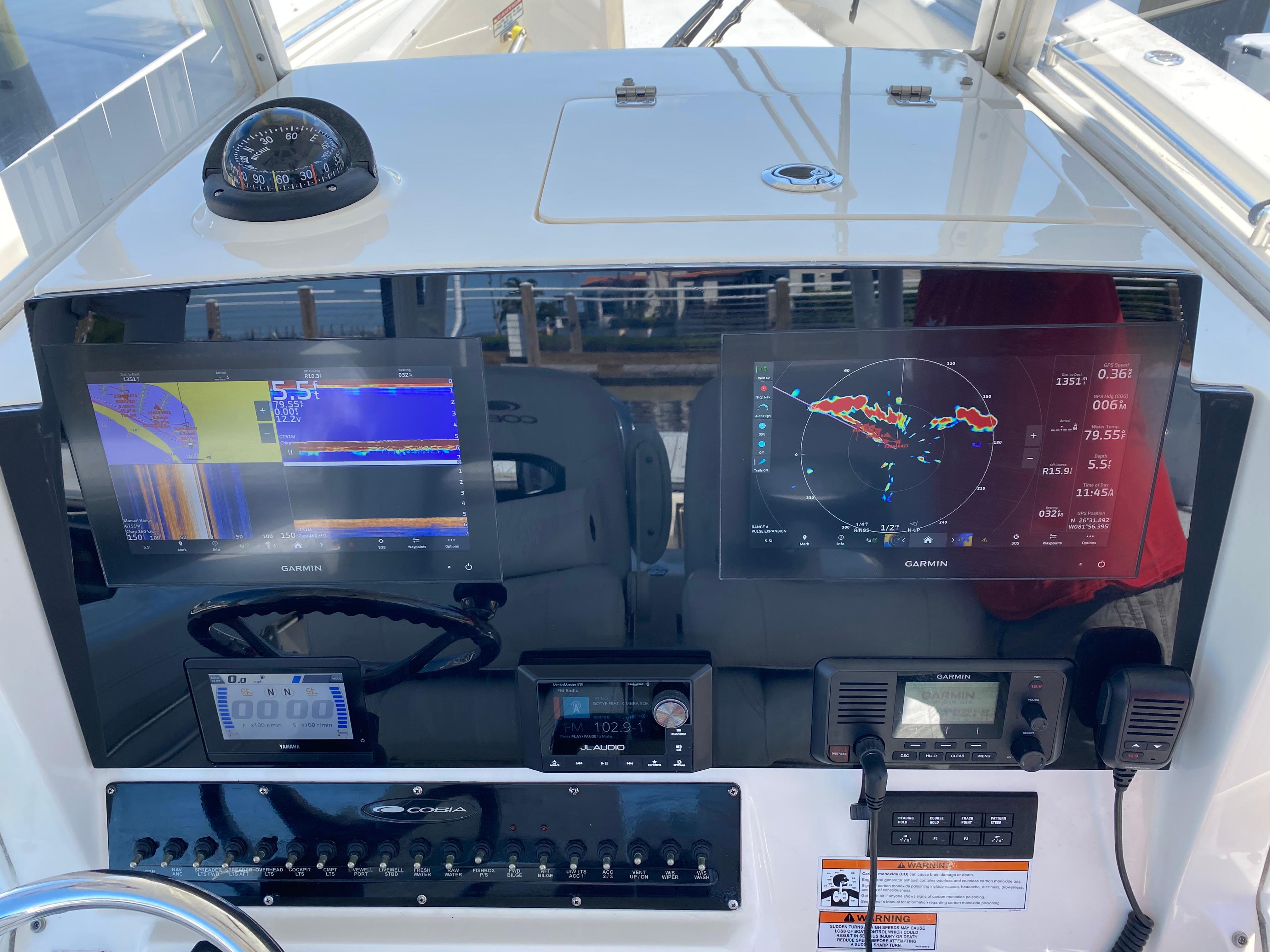 2022-cobia-301-center-console-power-9743577-20250401123823093-1_XLARGE