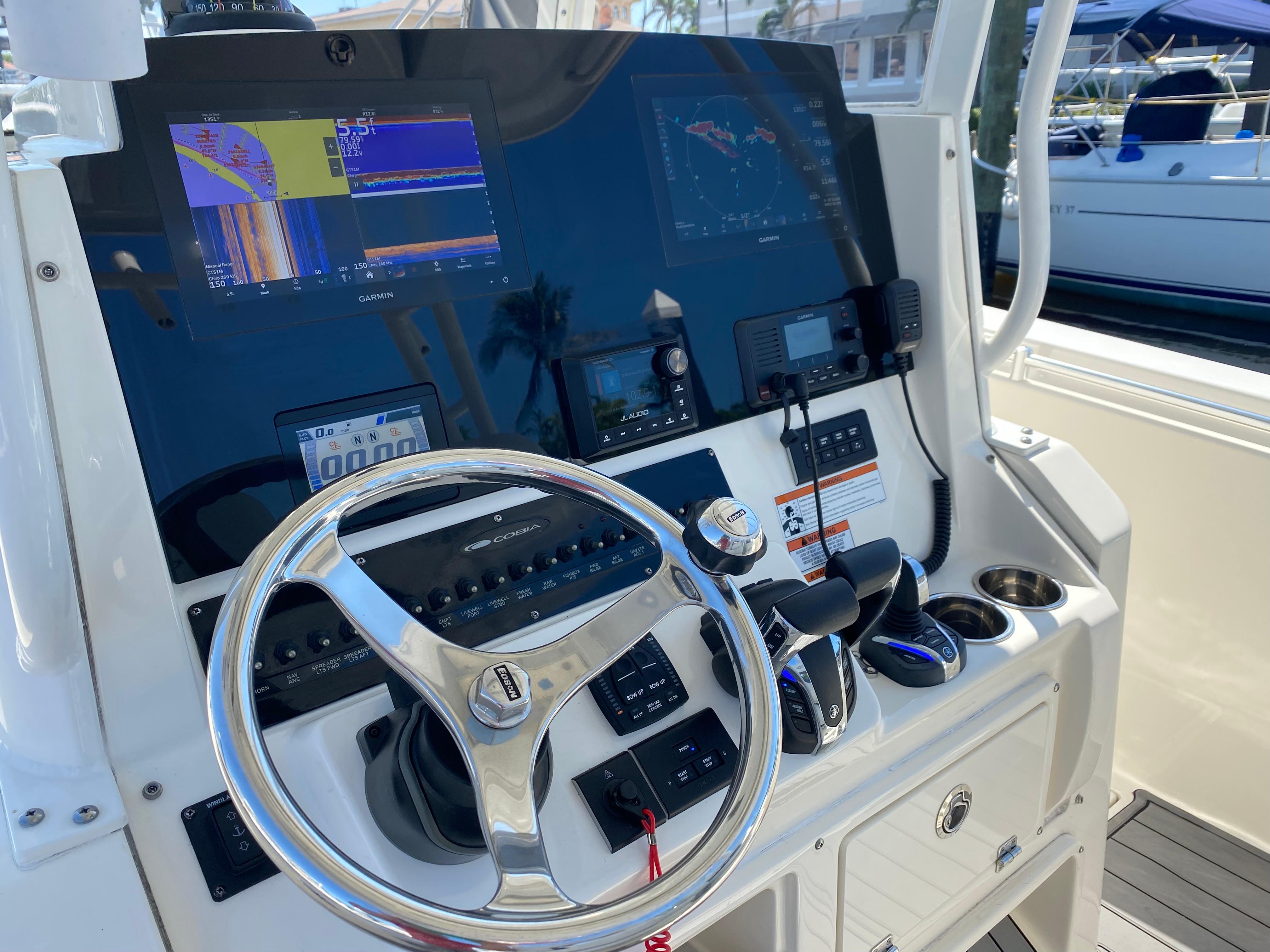 2022-cobia-301-center-console-power-9743577-20250401123831179-1_XLARGE
