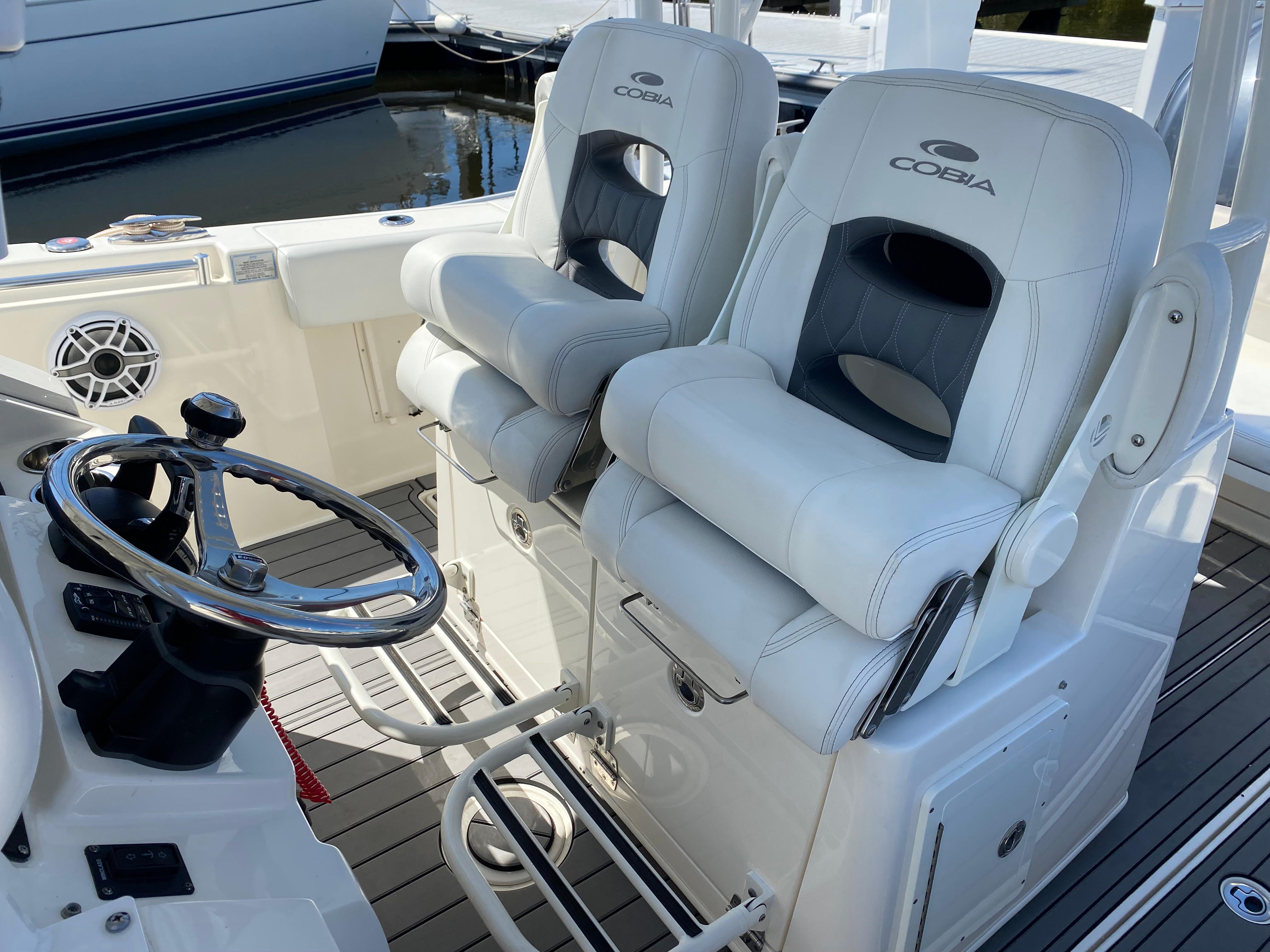2022-cobia-301-center-console-power-9743577-20250401123835124-1_XLARGE