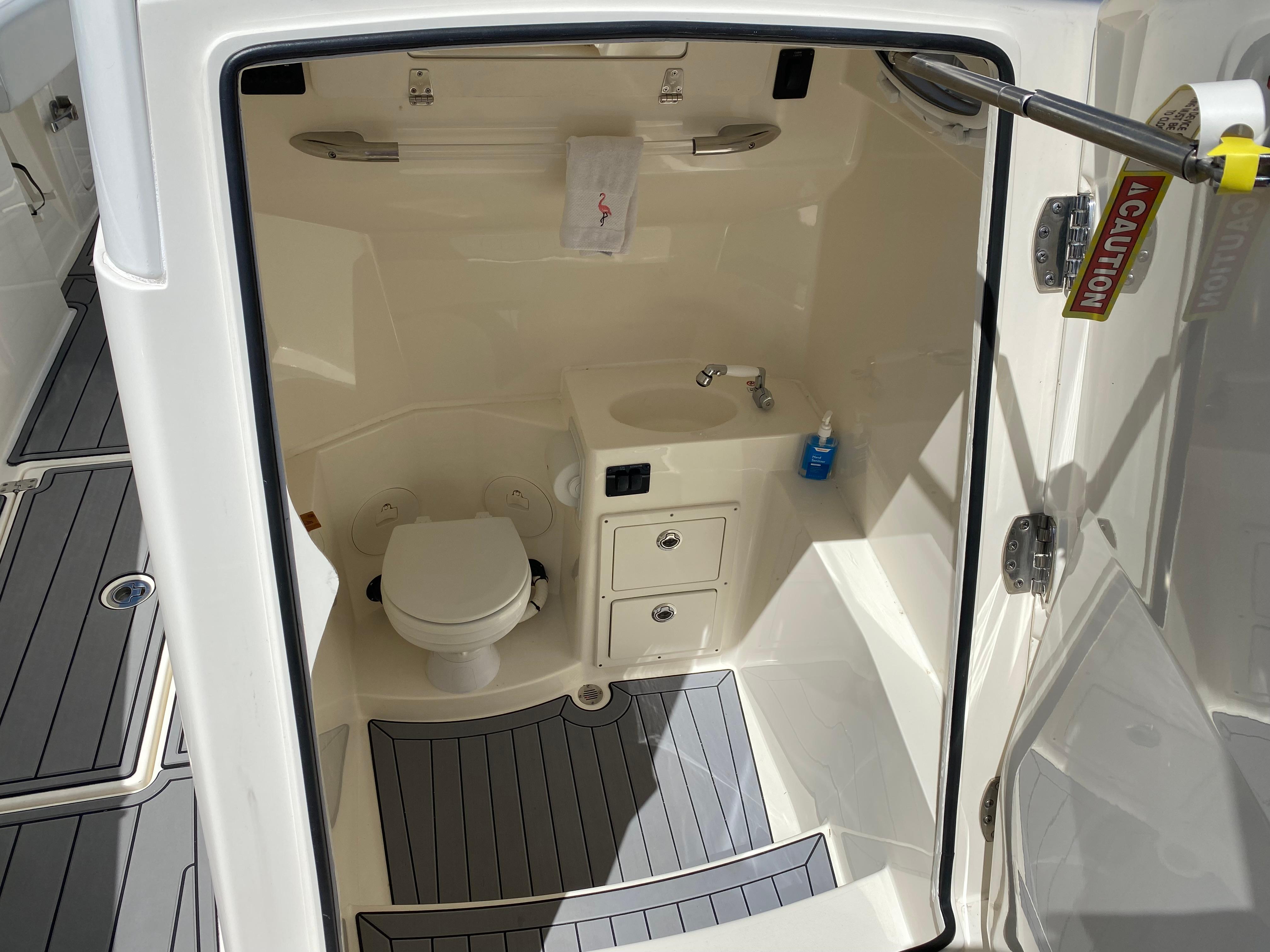 2022-cobia-301-center-console-power-9743577-20250401123839103-1_XLARGE