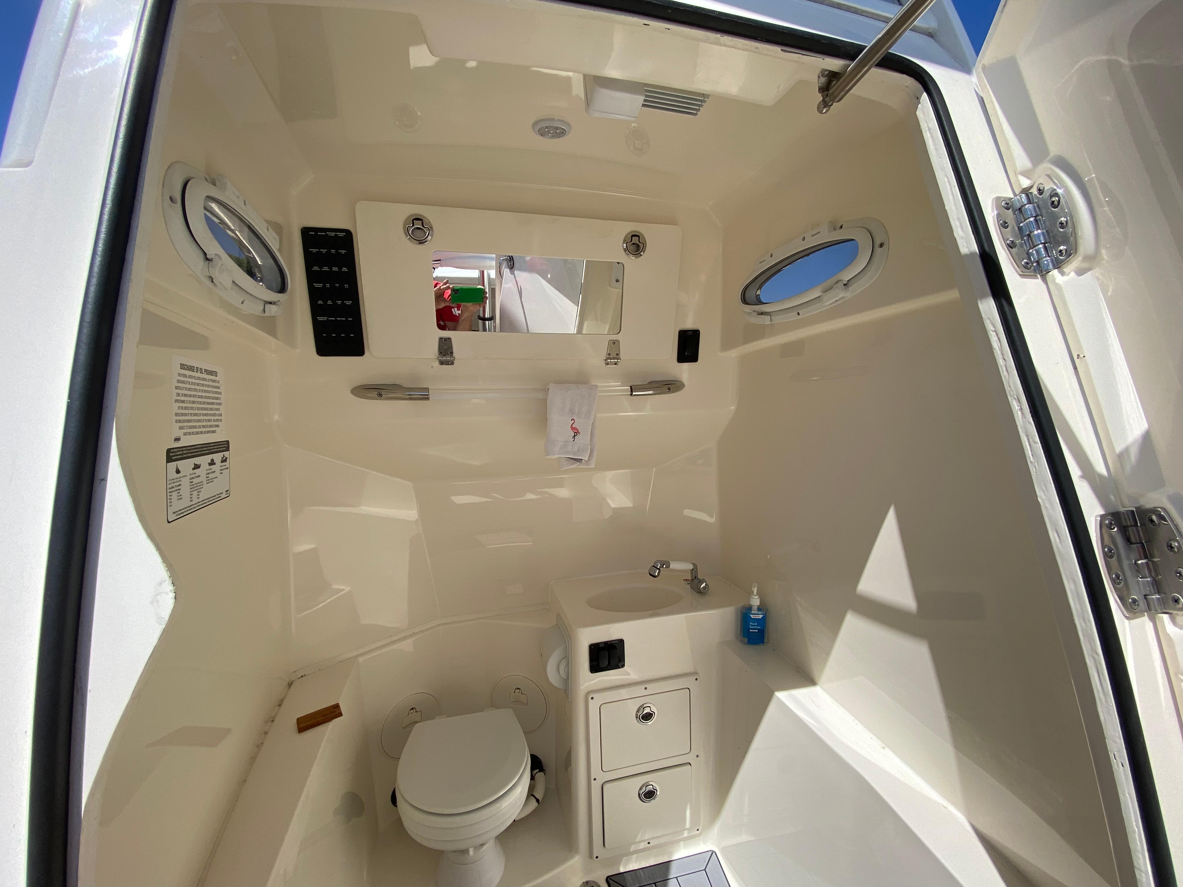 2022-cobia-301-center-console-power-9743577-20250401123843103-1_XLARGE