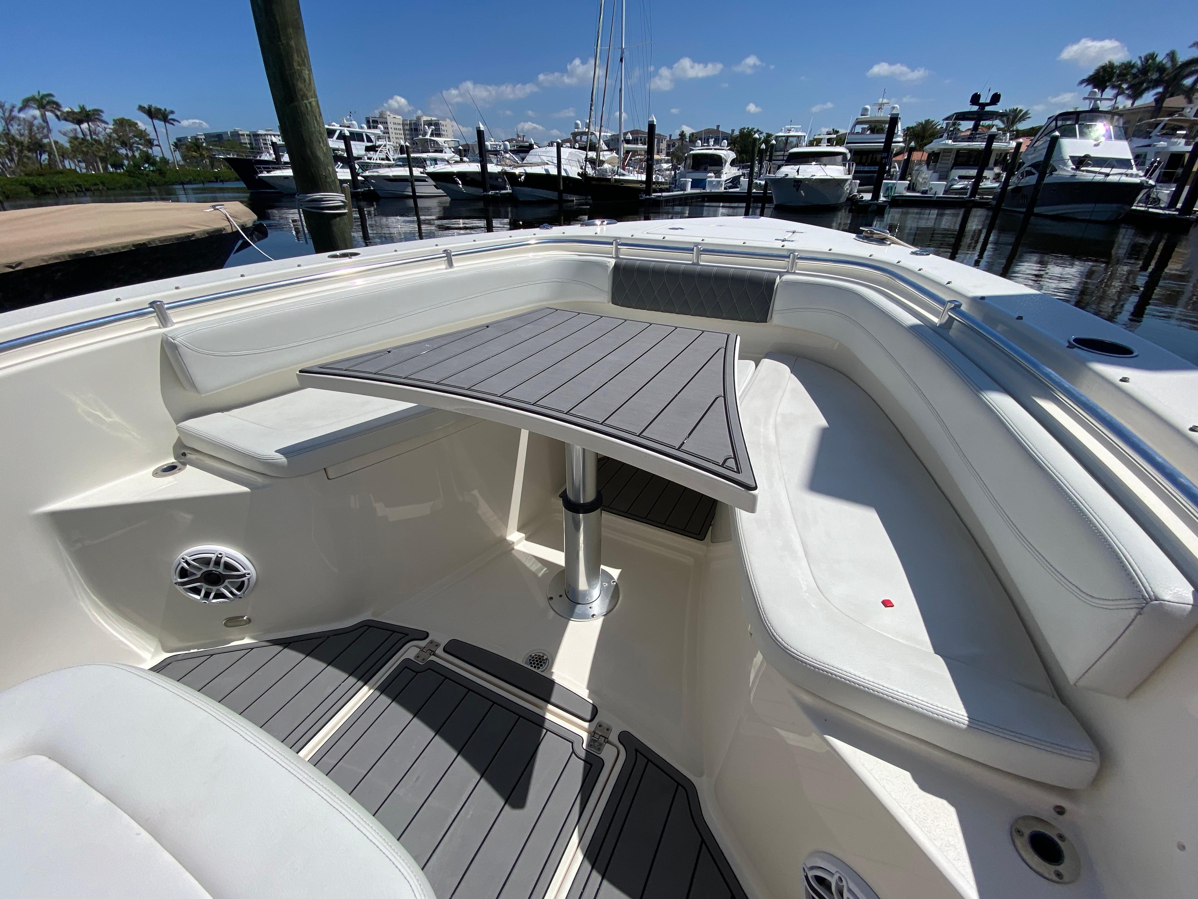 2022-cobia-301-center-console-power-9743577-20250401123904391-1_XLARGE