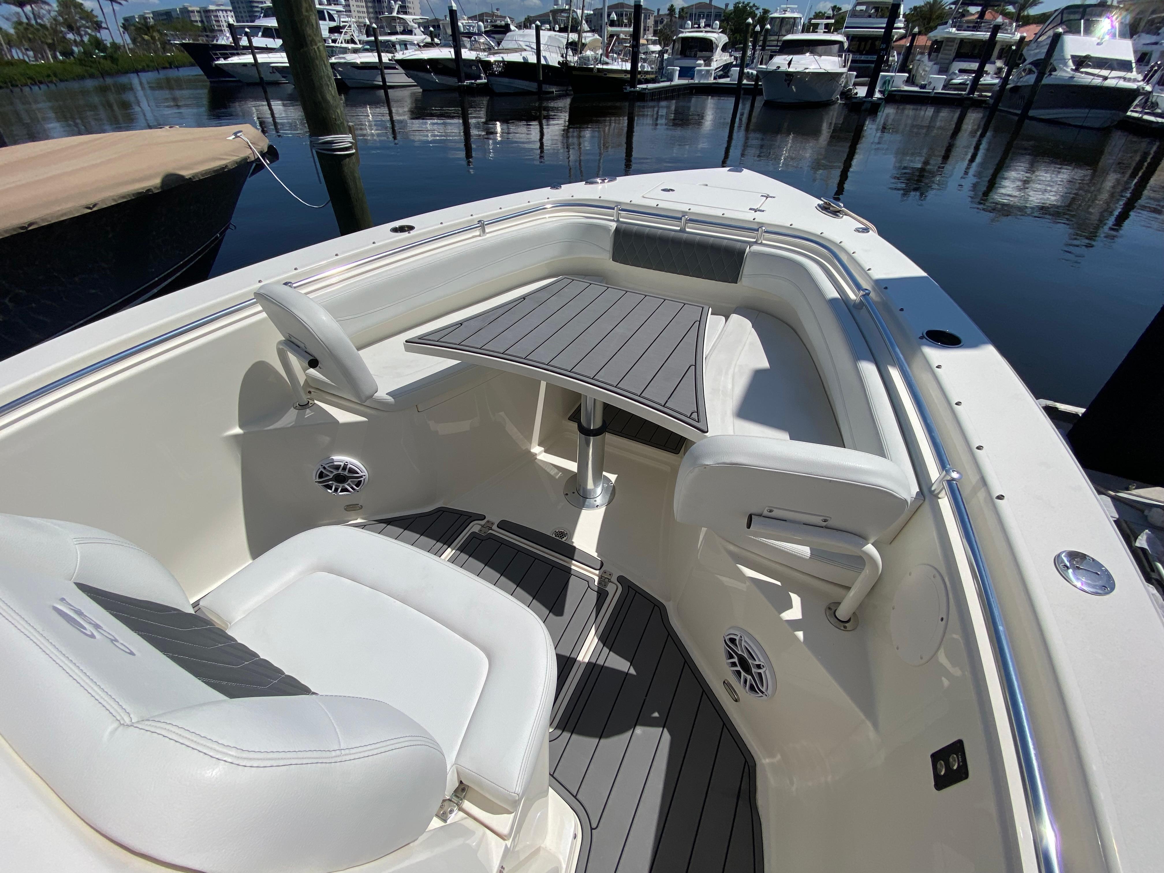 2022-cobia-301-center-console-power-9743577-20250401123908441-1_XLARGE