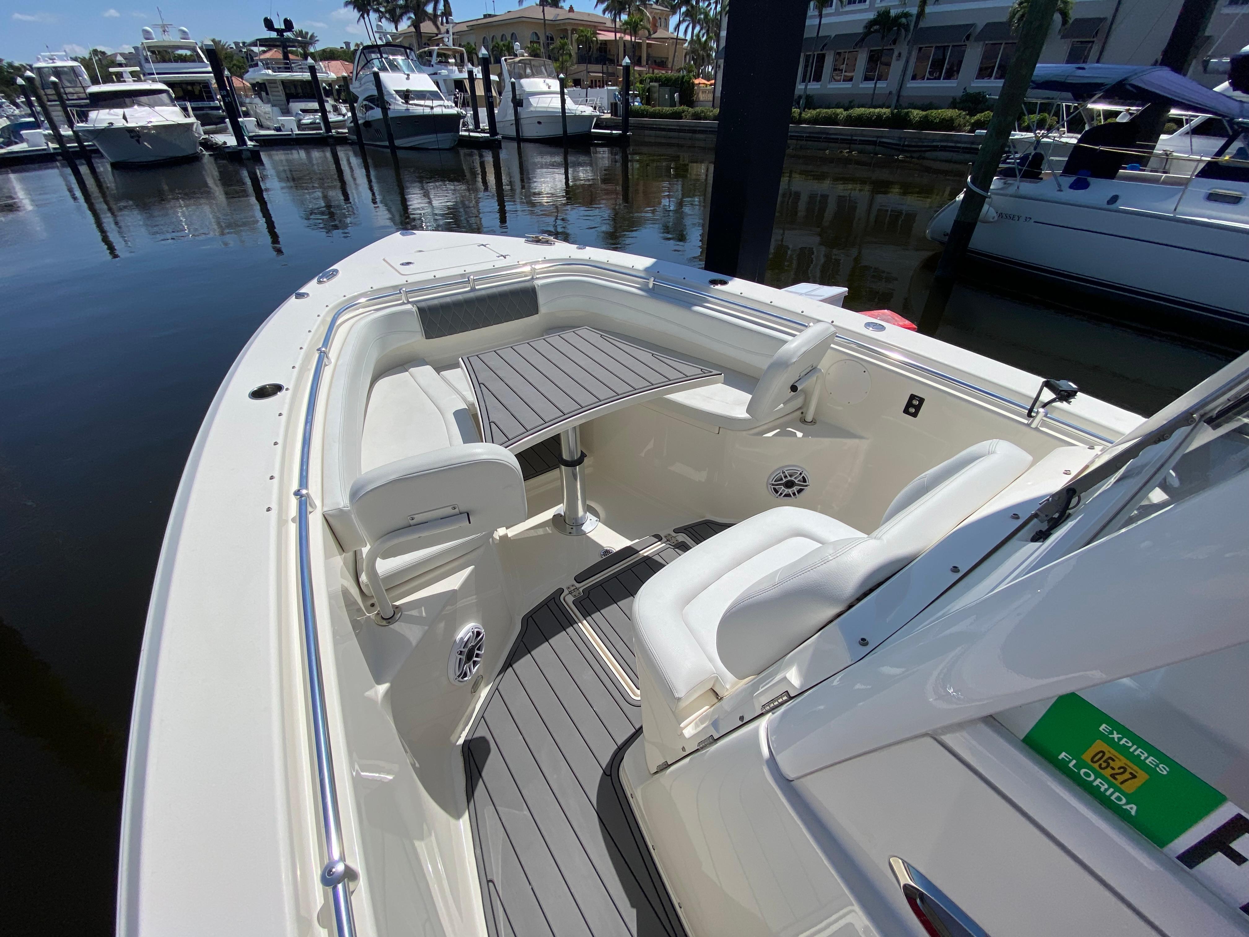 2022-cobia-301-center-console-power-9743577-20250401123913052-1_XLARGE