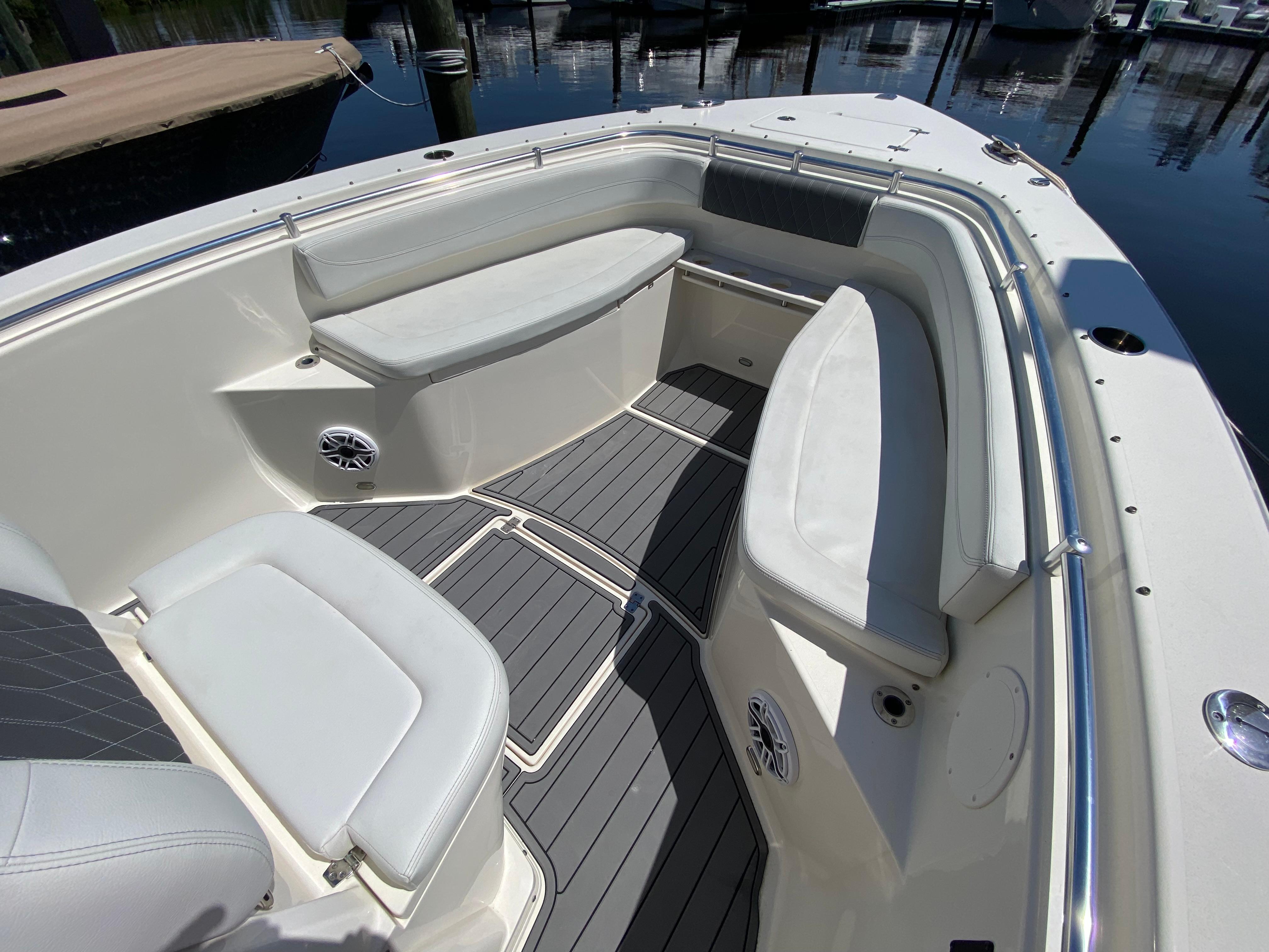 2022-cobia-301-center-console-power-9743577-20250401123921443-1_XLARGE