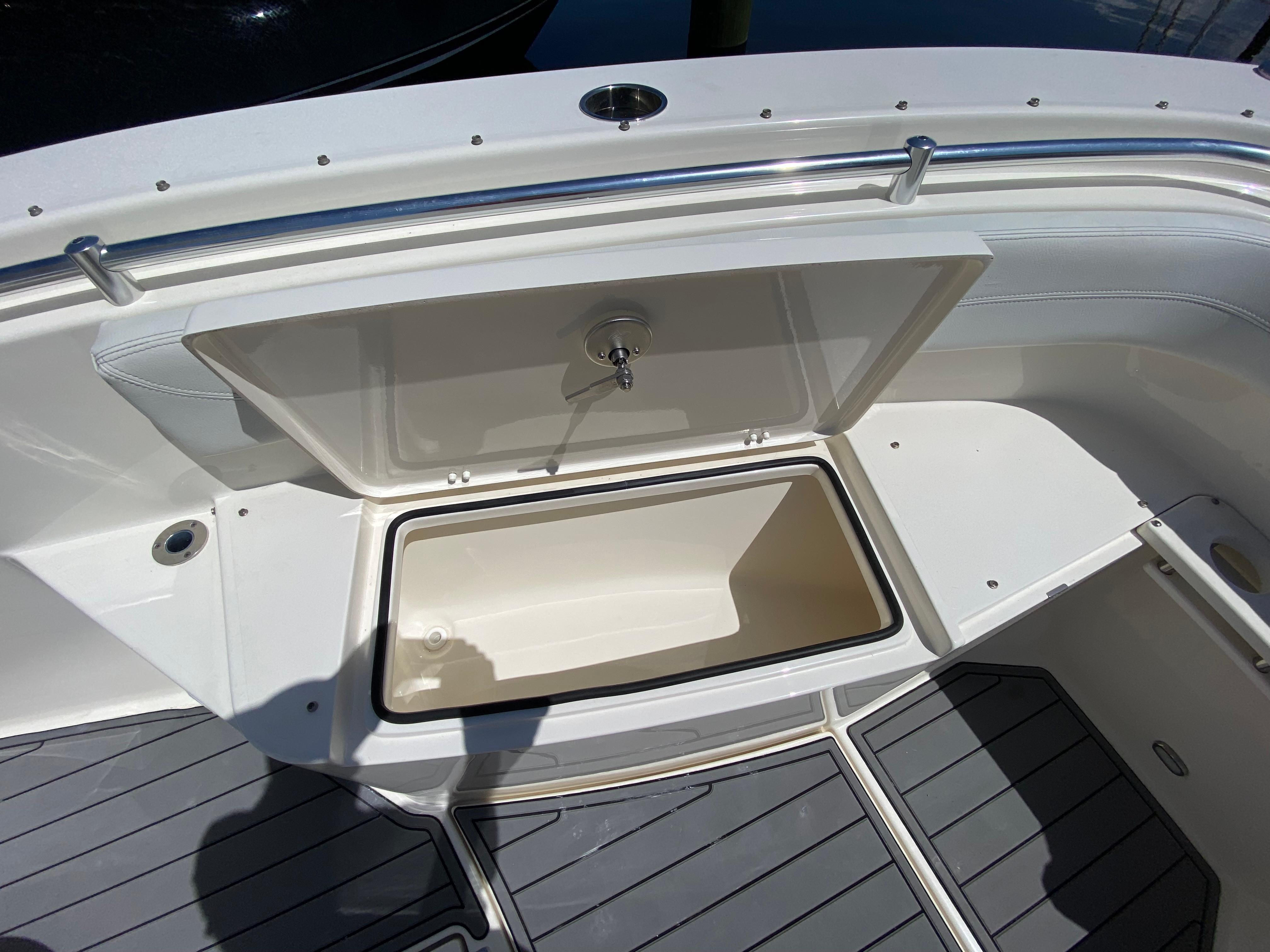 2022-cobia-301-center-console-power-9743577-20250401123929297-1_XLARGE