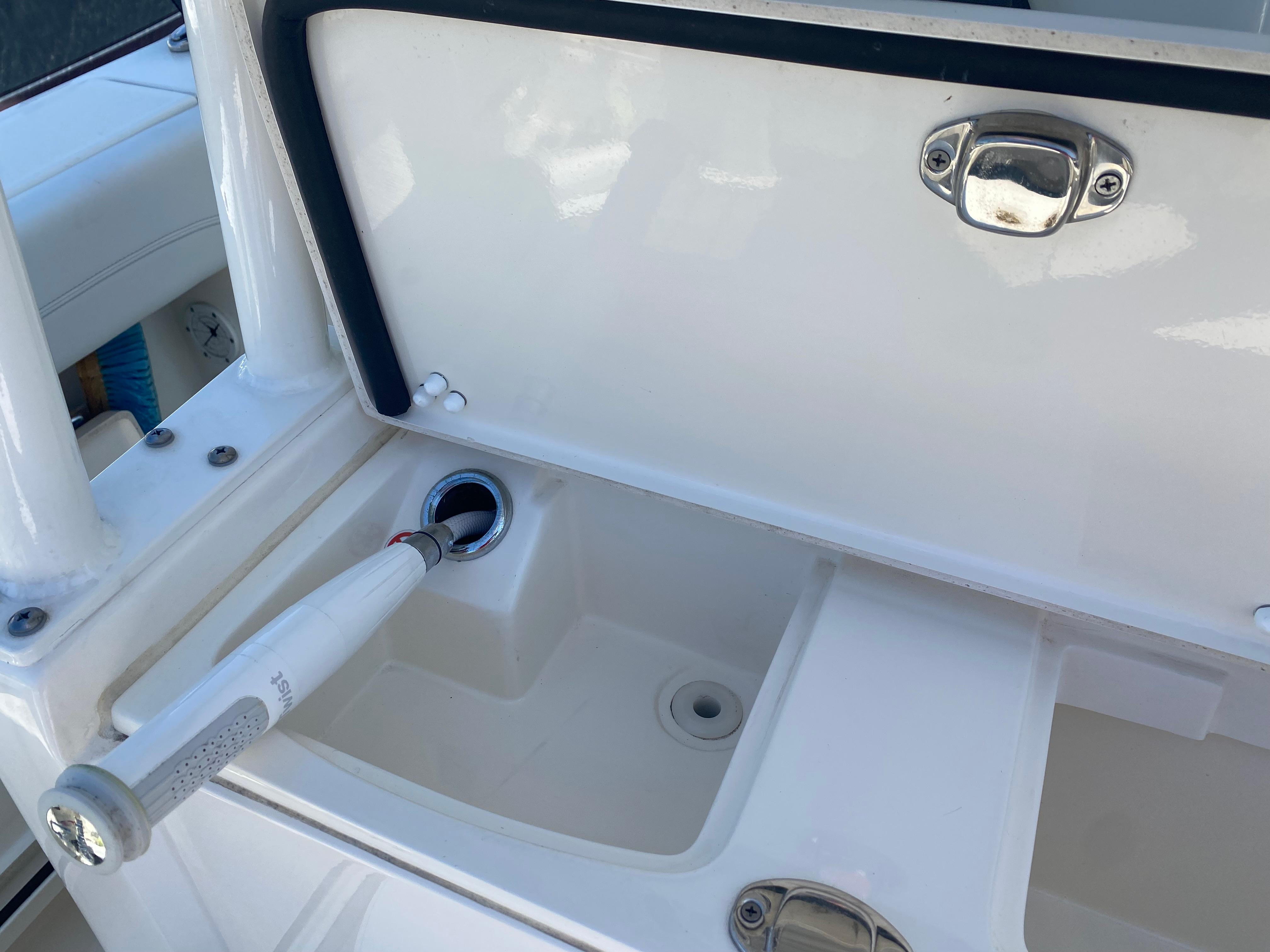 2022-cobia-301-center-console-power-9743577-20250401123941106-1_XLARGE