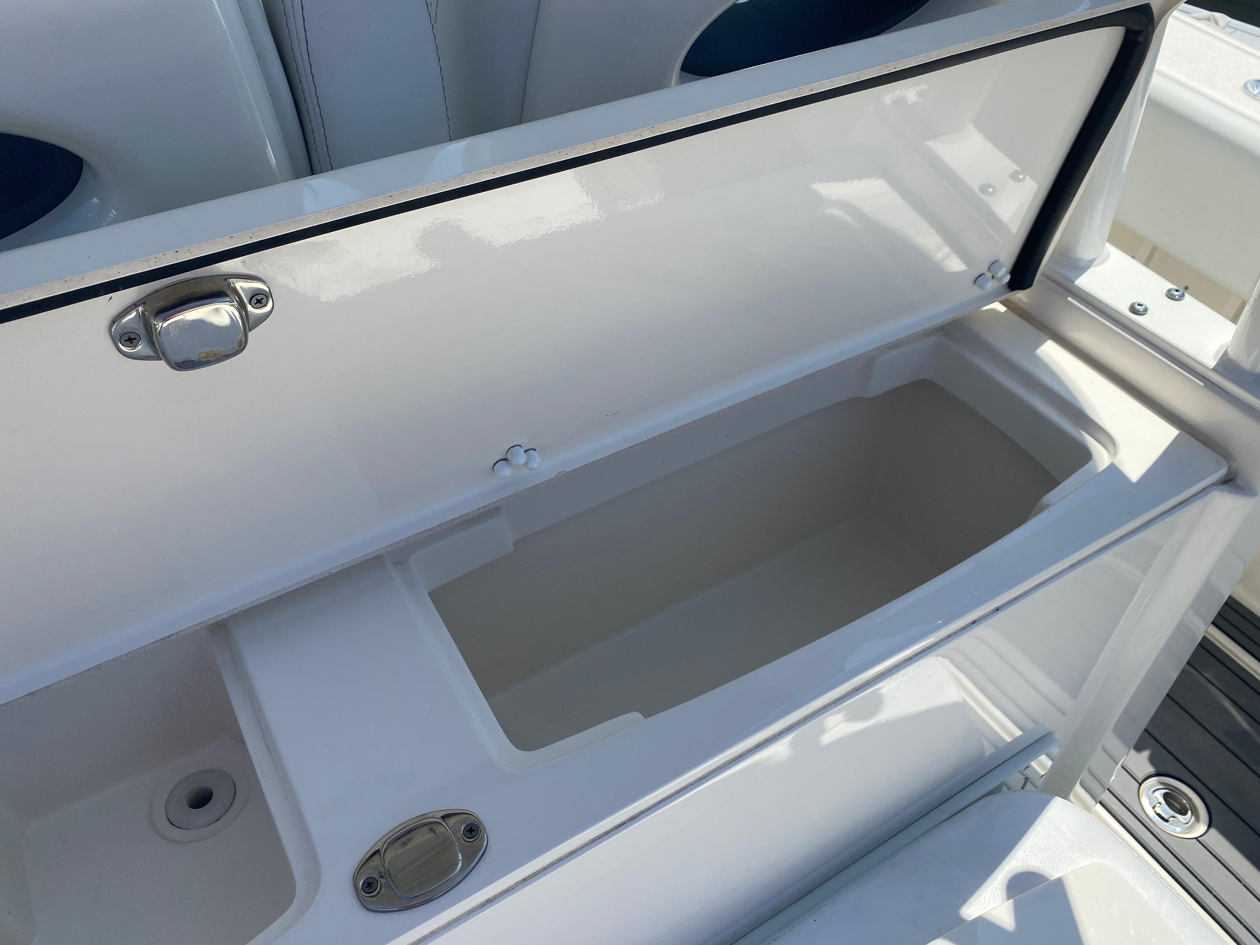 2022-cobia-301-center-console-power-9743577-20250401123945484-1_XLARGE