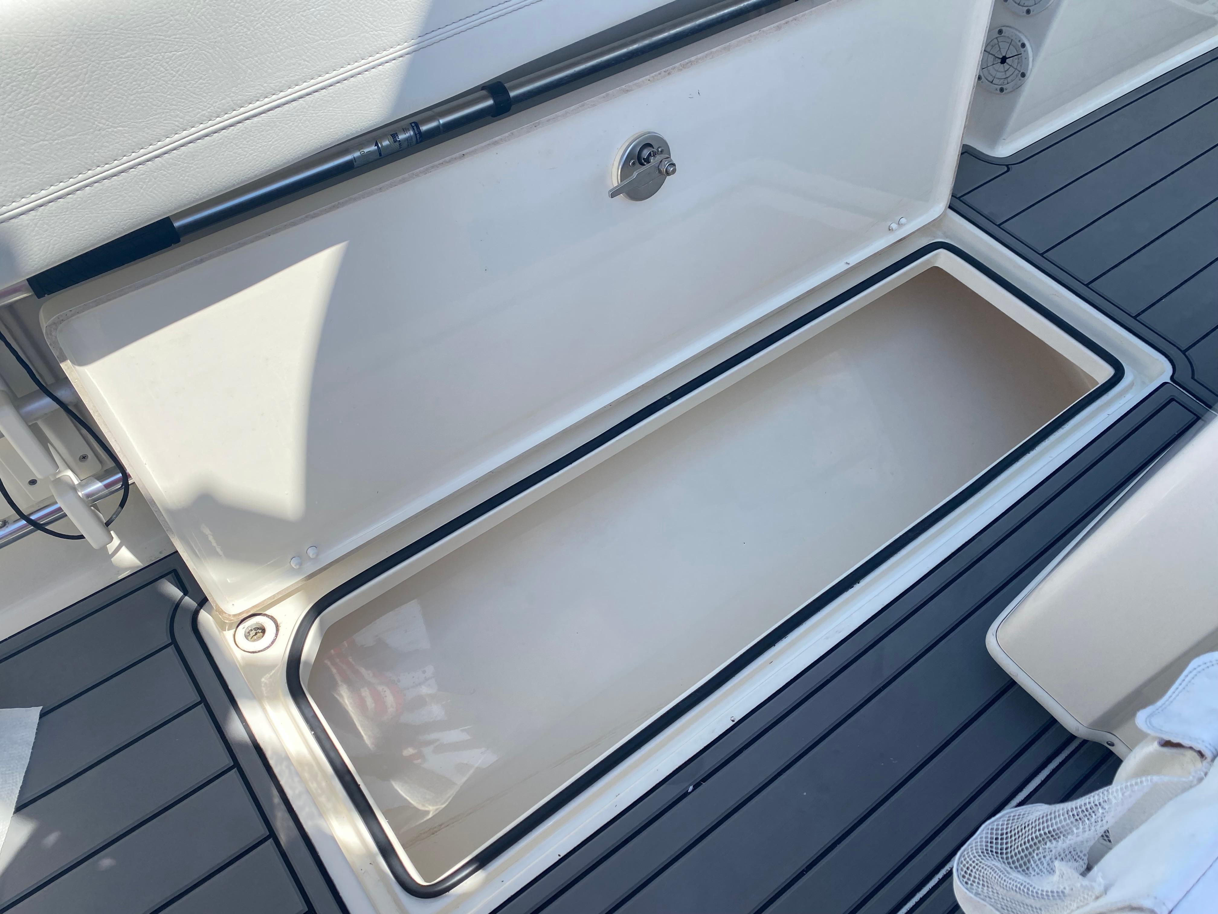 2022-cobia-301-center-console-power-9743577-20250401123953038-1_XLARGE