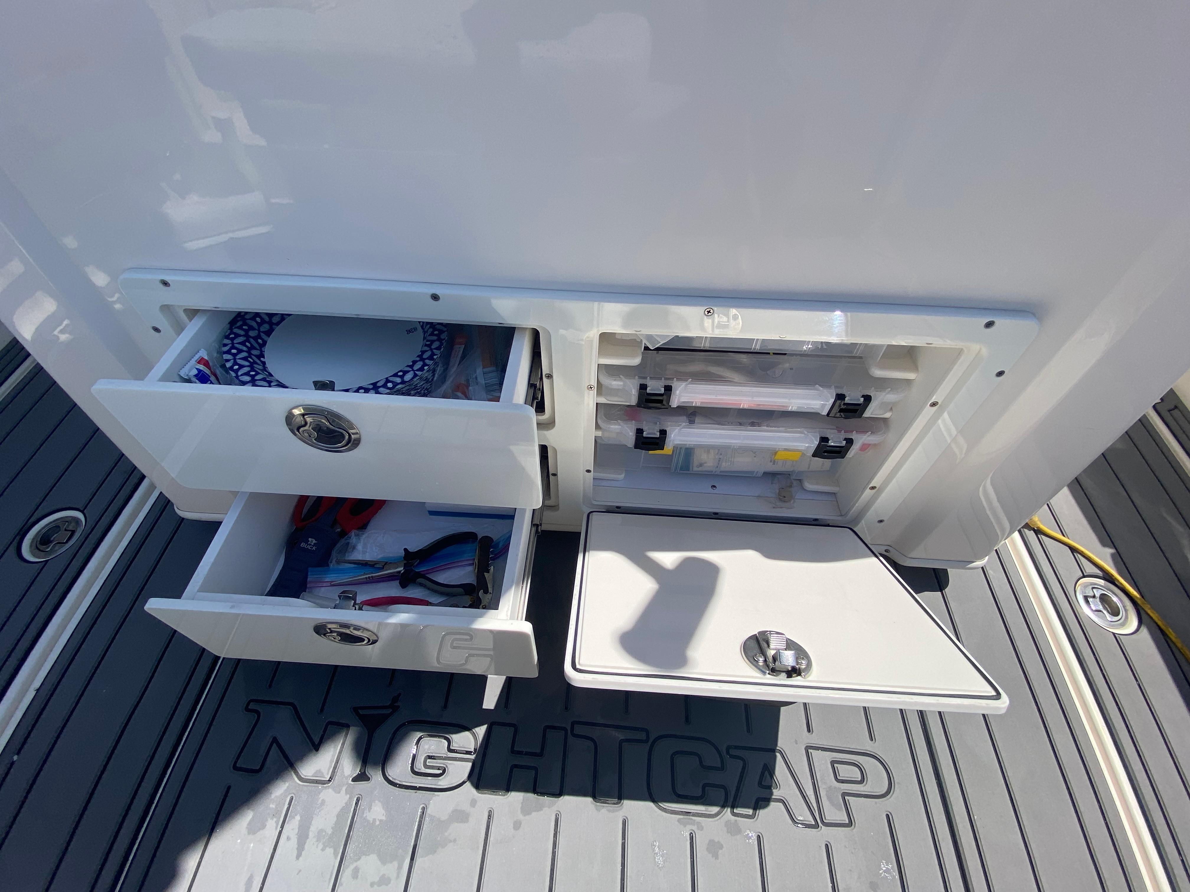 2022-cobia-301-center-console-power-9743577-20250401124000398-1_XLARGE