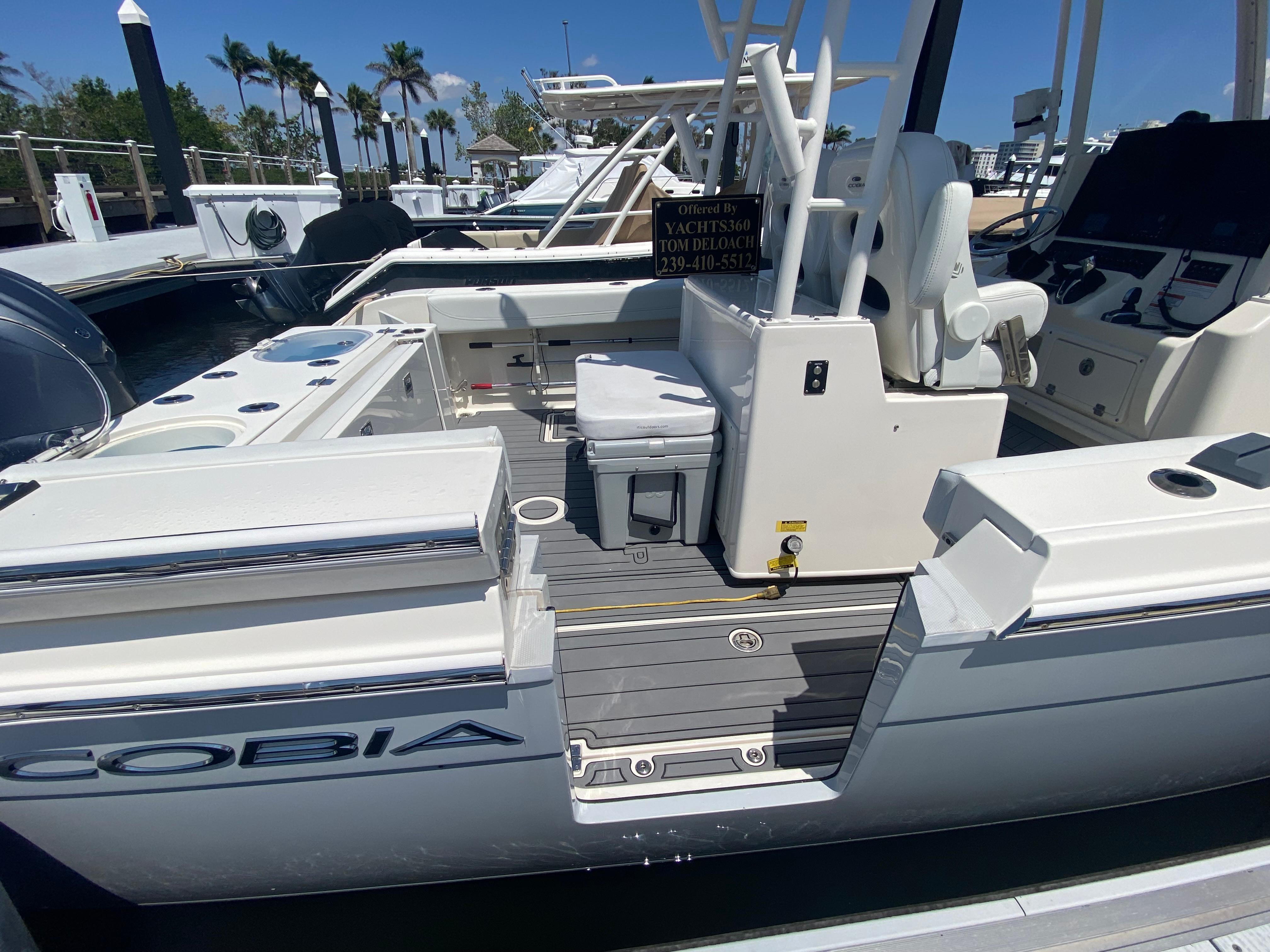 2022-cobia-301-center-console-power-9743577-20250401124008561-1_XLARGE