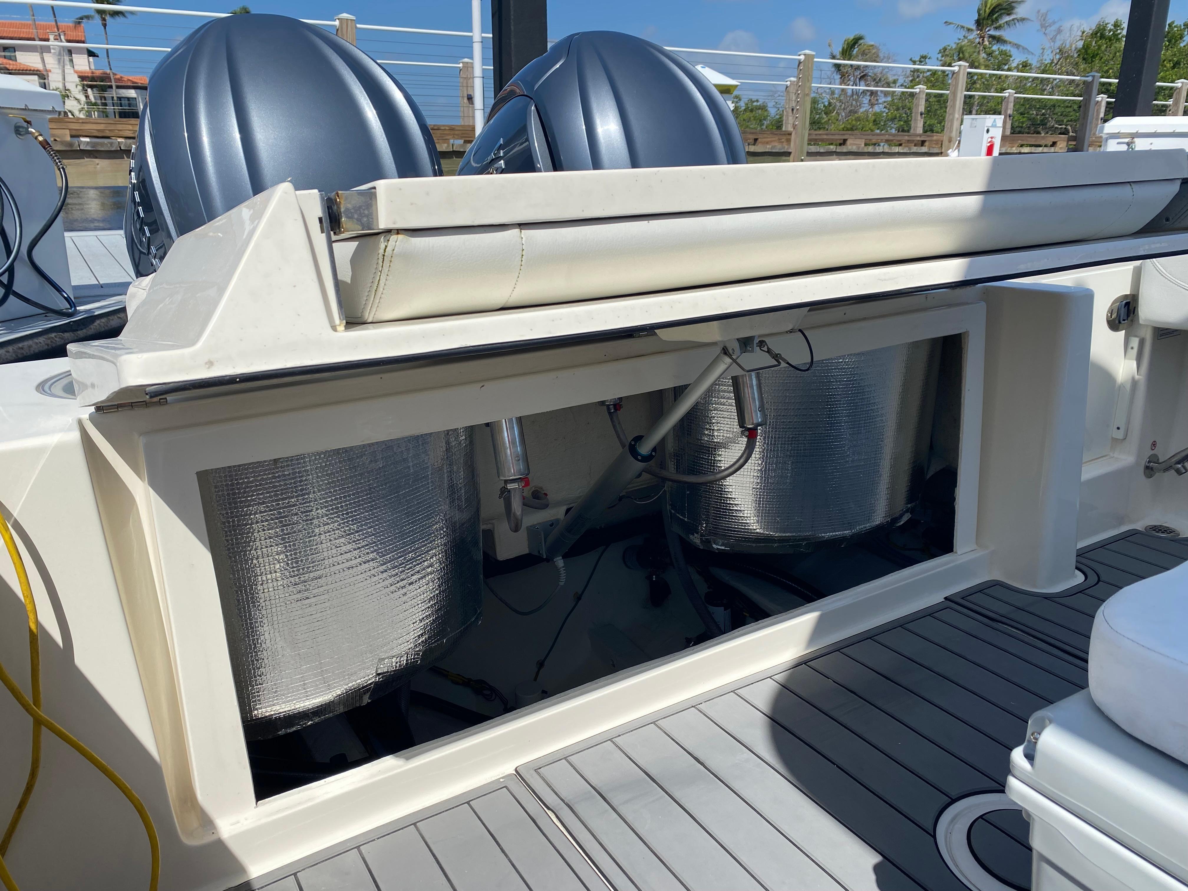 2022-cobia-301-center-console-power-9743577-20250408055527311-1_XLARGE